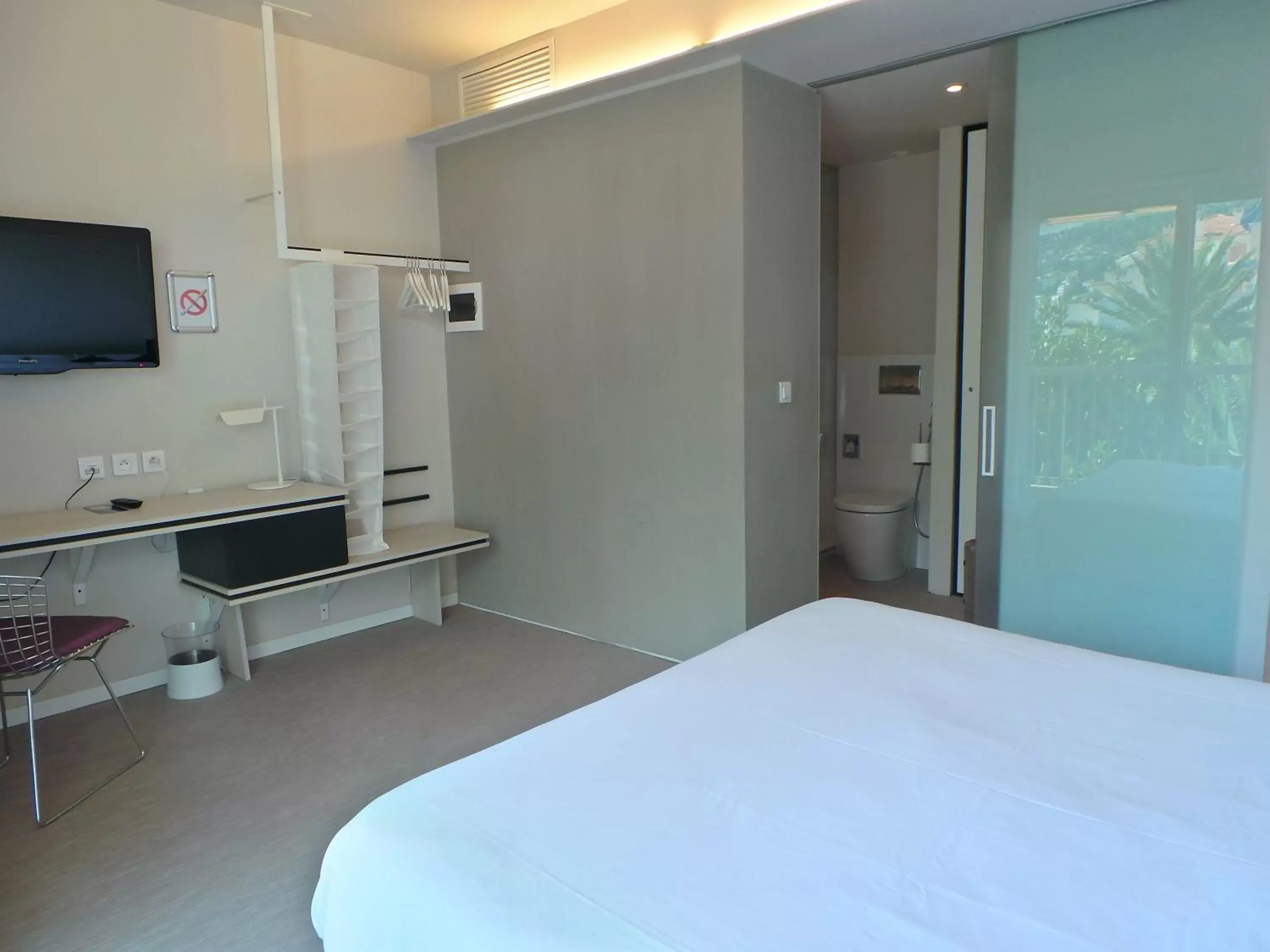 Bedroom, Bed in Hotel Palm Garavan