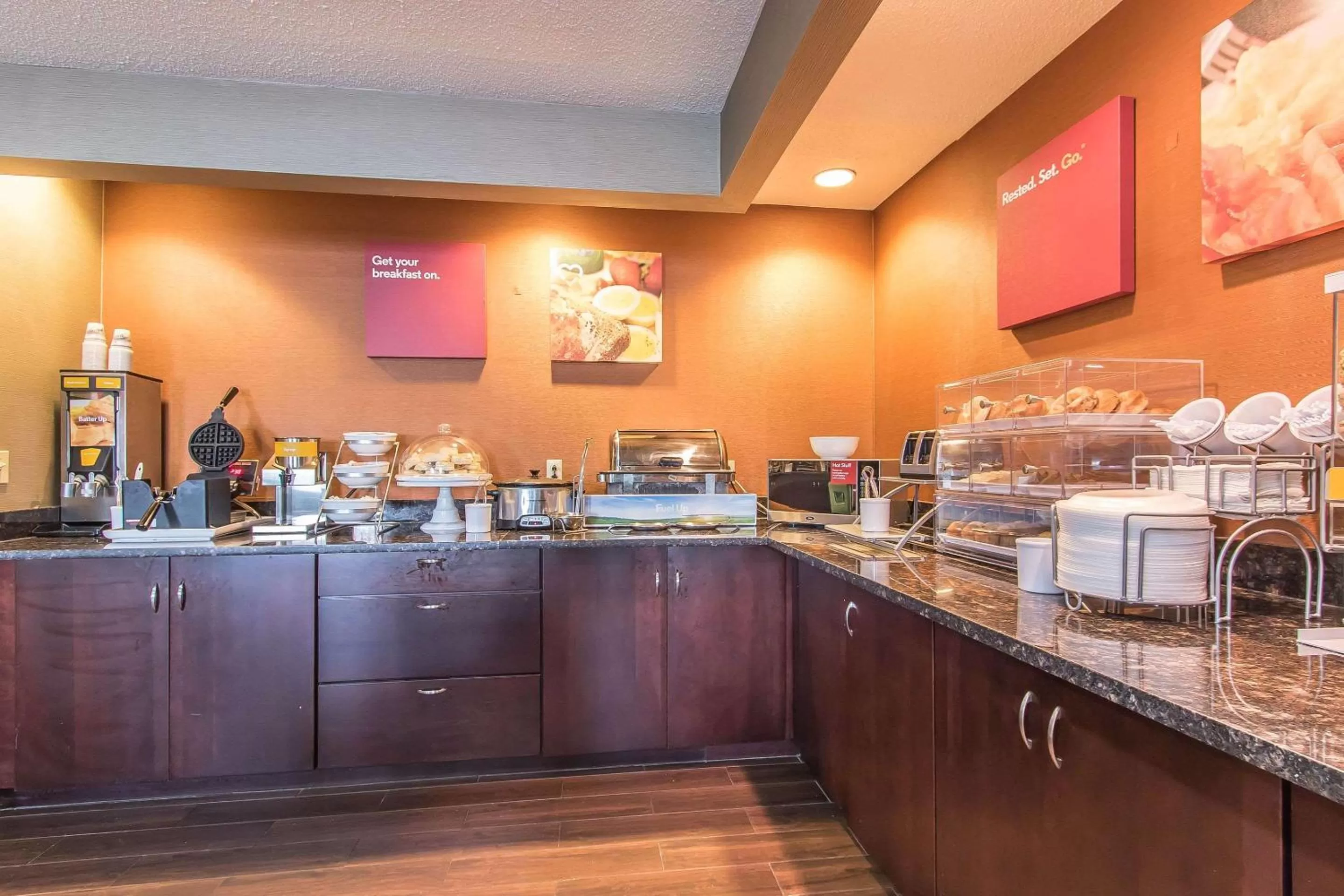 Restaurant/places to eat in Comfort Suites Richmond