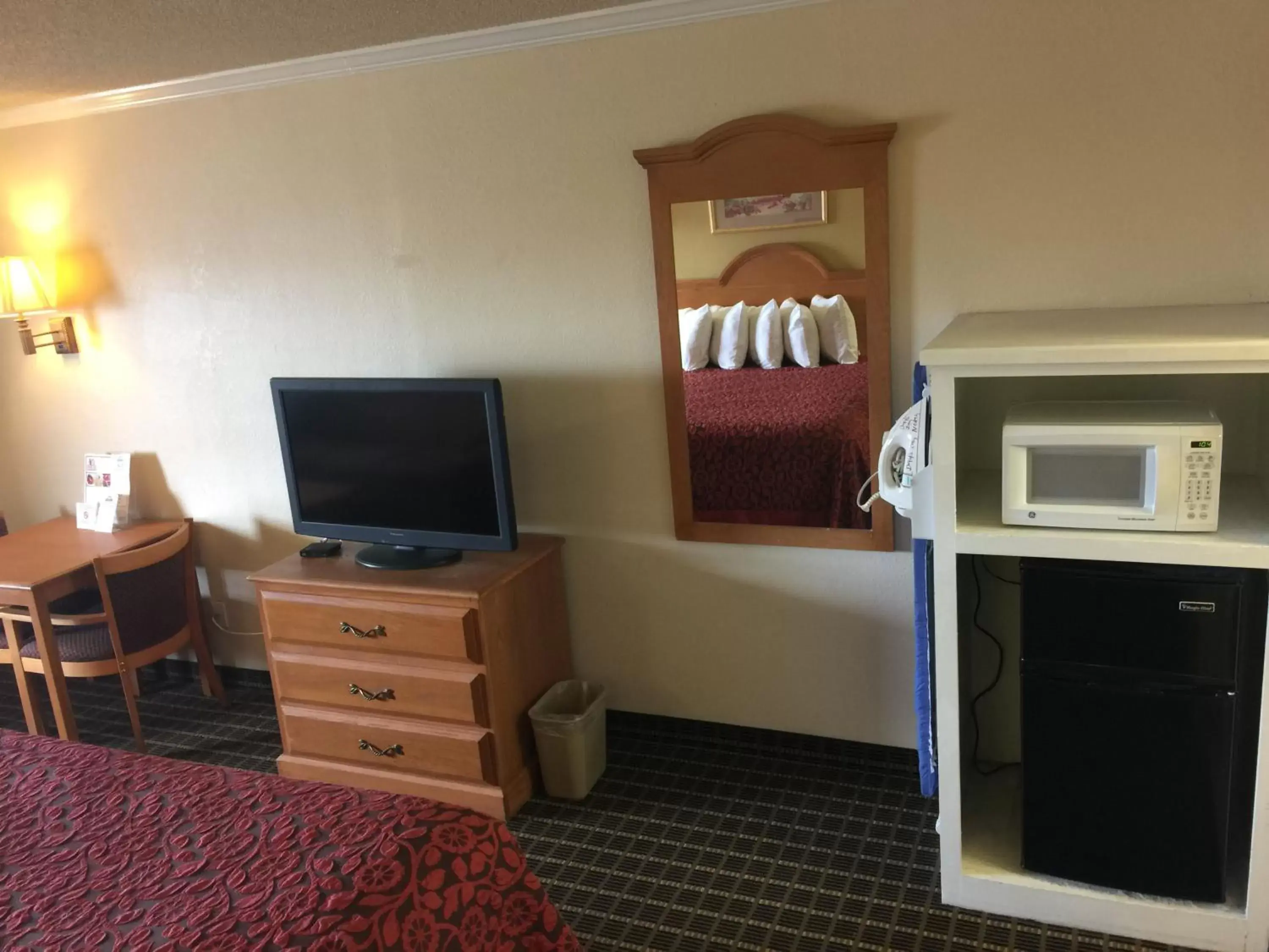 TV and multimedia, TV/Entertainment Center in Days Inn by Wyndham San Antonio Interstate Hwy 35 North