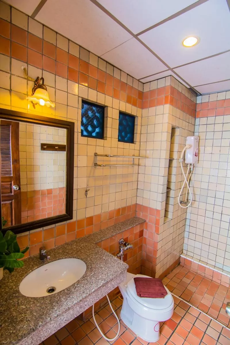 Bathroom in Sutus Court 2
