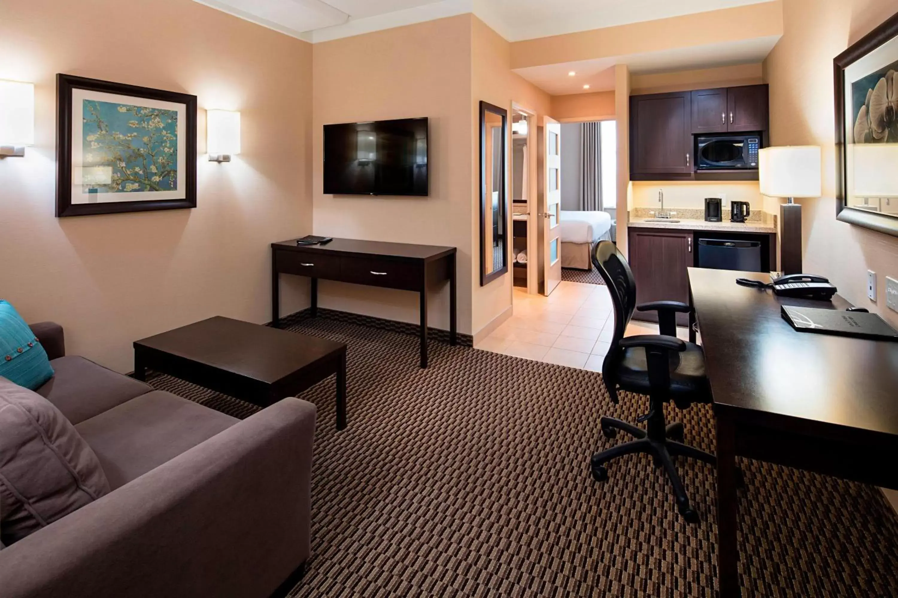 Bedroom, Seating Area in Delta Hotels by Marriott Guelph Conference Centre