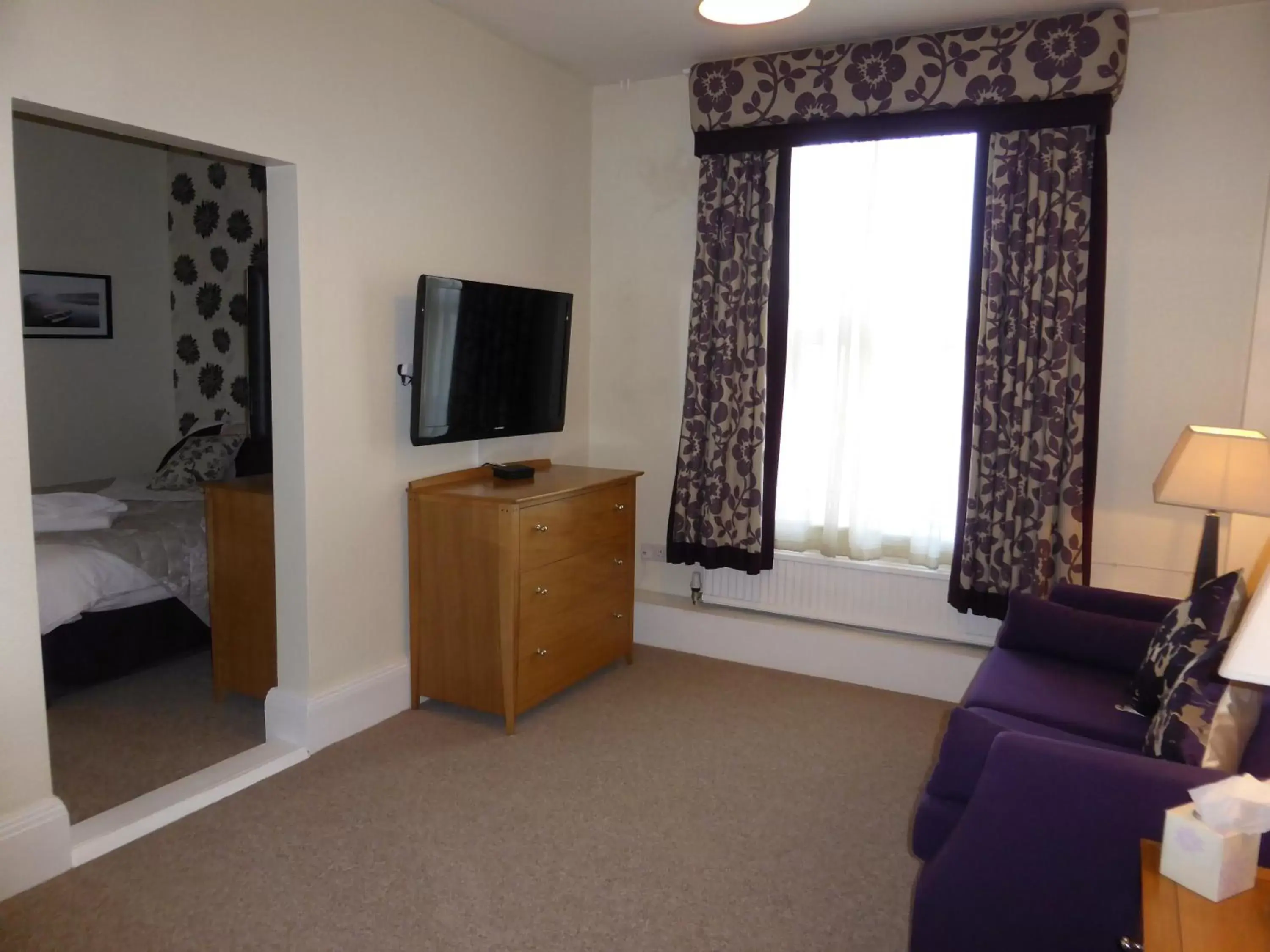 Bedroom, TV/Entertainment Center in Bailey Ground Lodge