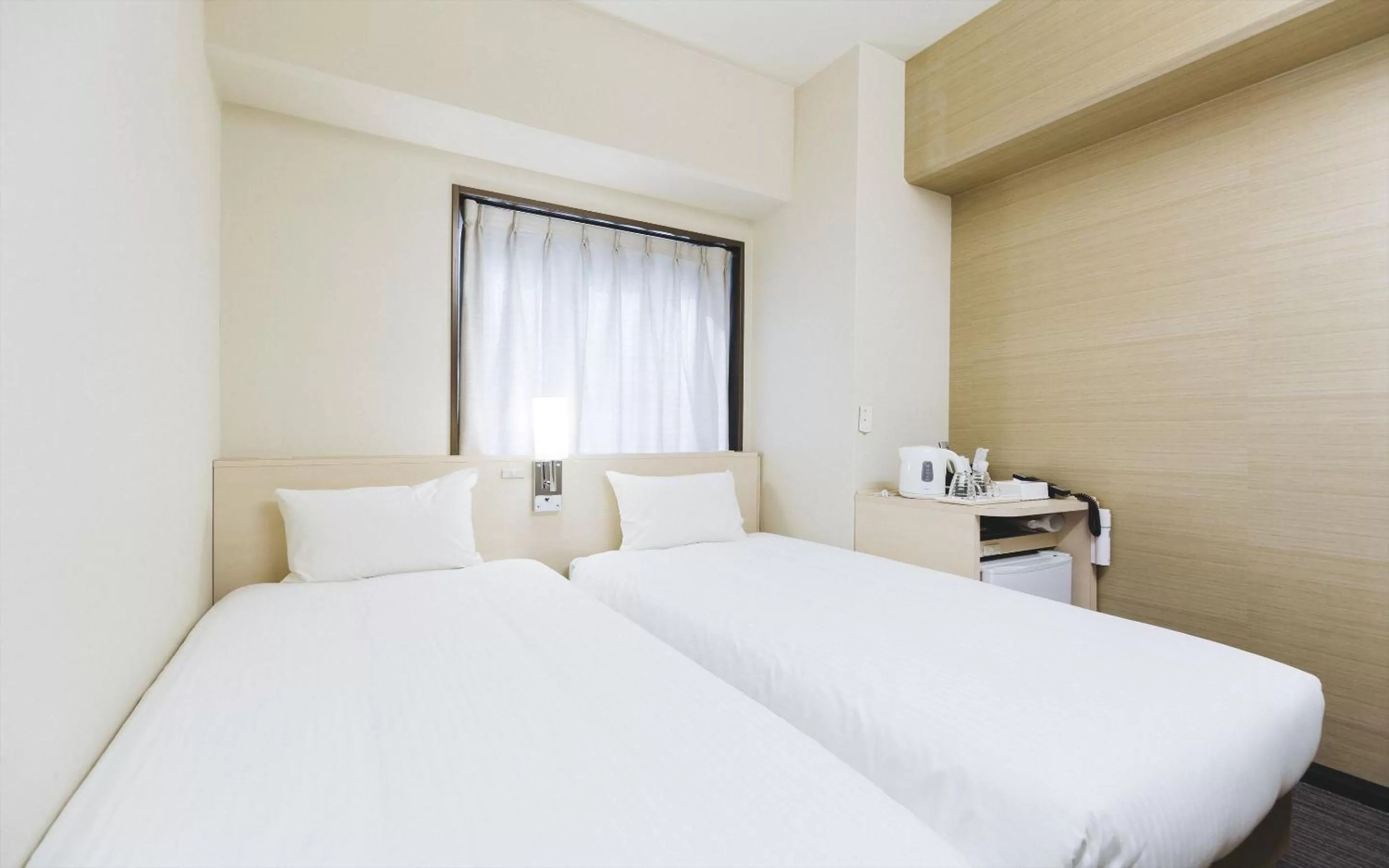 Photo of the whole room in Hotel Sun White