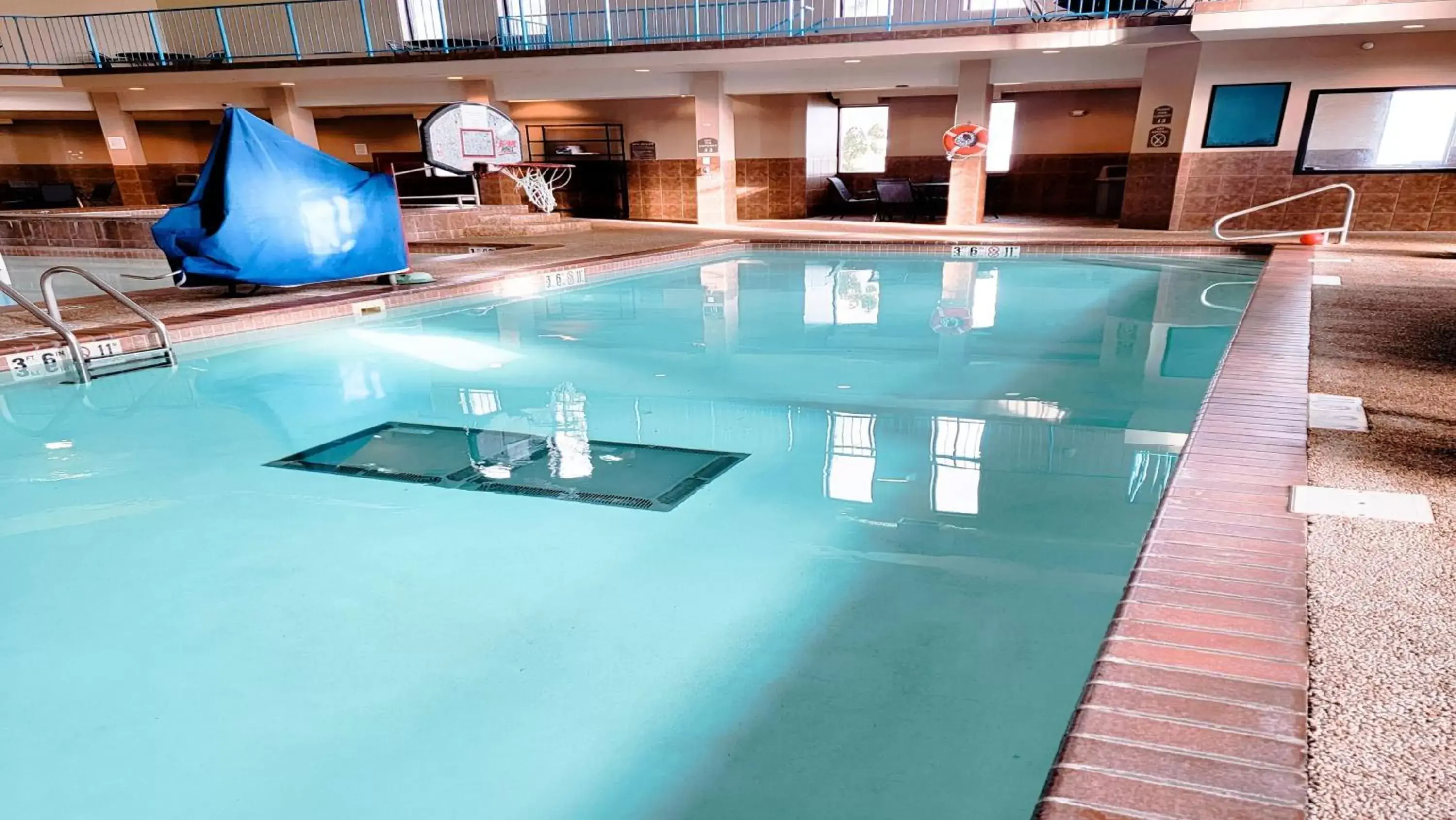 Swimming Pool in Holiday Inn Express Hotel & Suites Sioux Falls-Brandon, an IHG Hotel