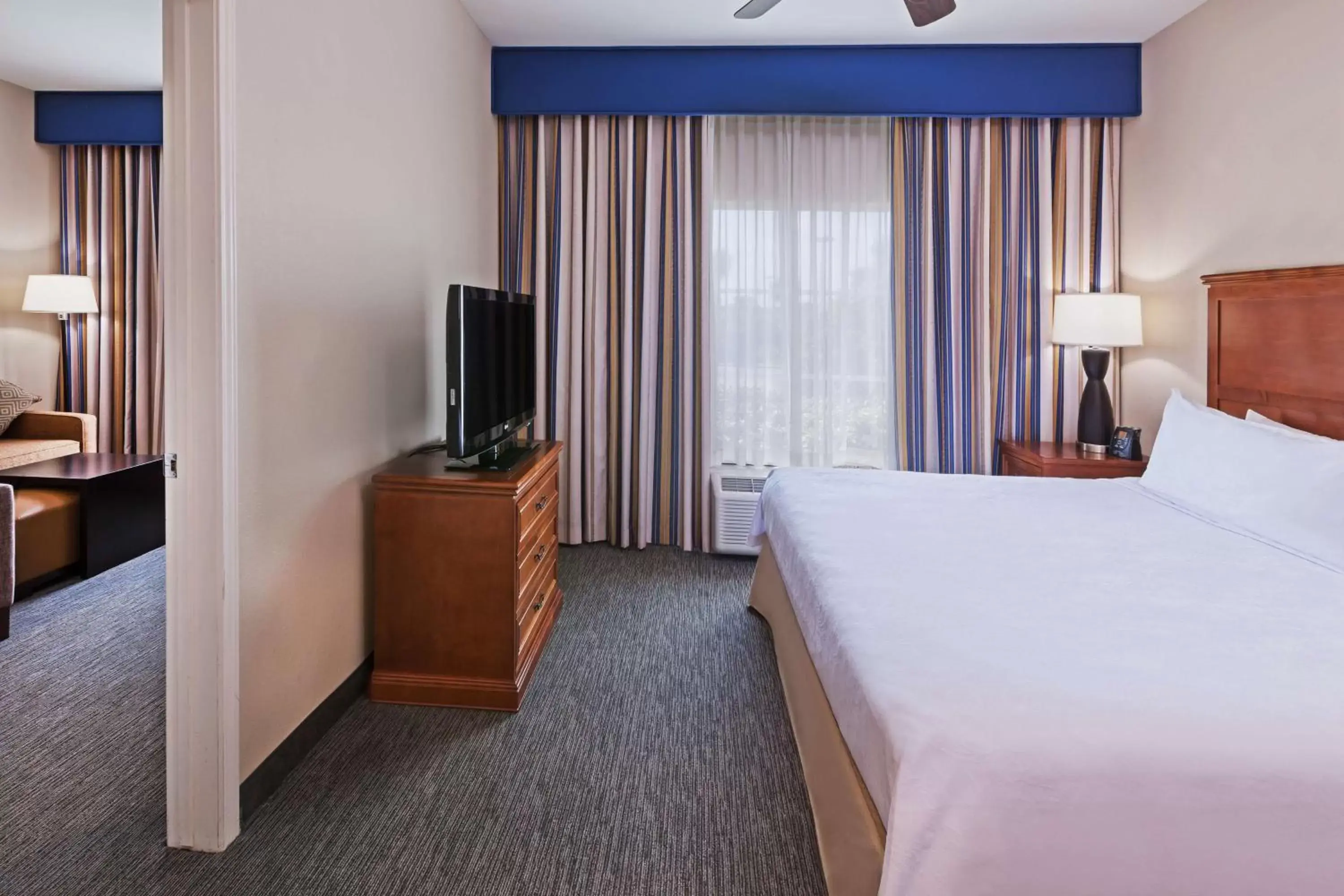 Bed, TV/Entertainment Center in Homewood Suites Laredo at Mall Del Norte