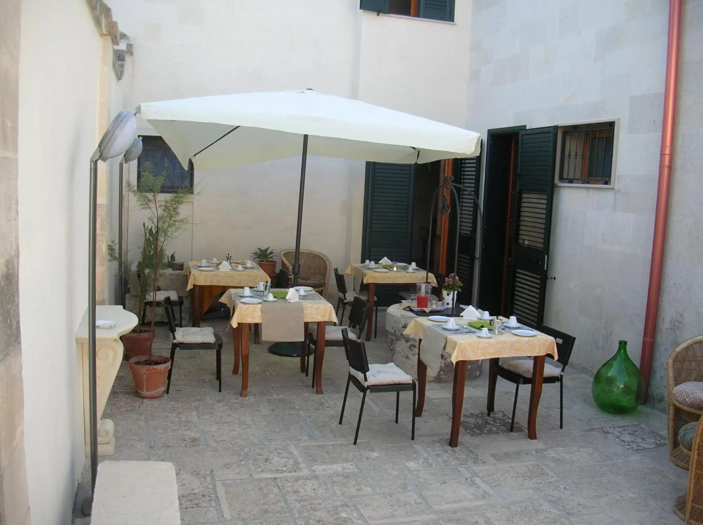 Area and facilities, Restaurant/Places to Eat in Casina dei Nonni