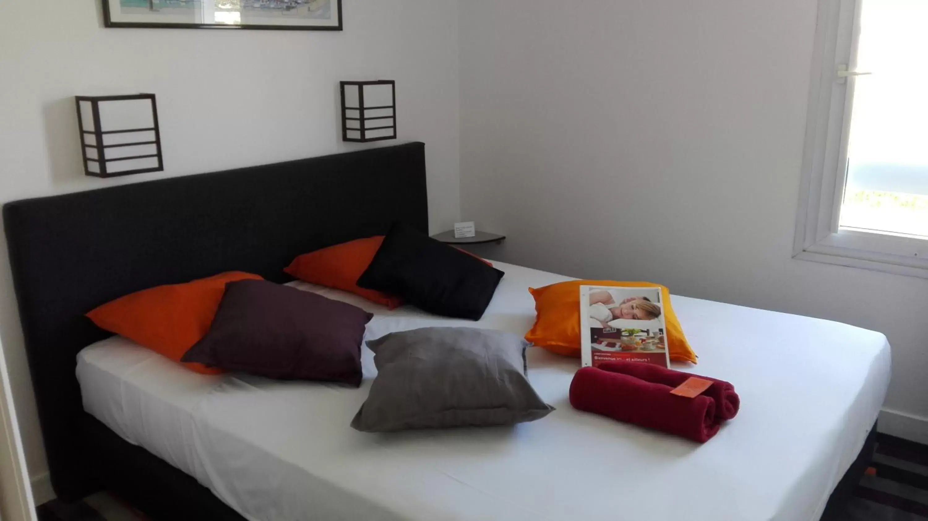 Staff, Bed in Kyriad Direct Saintes