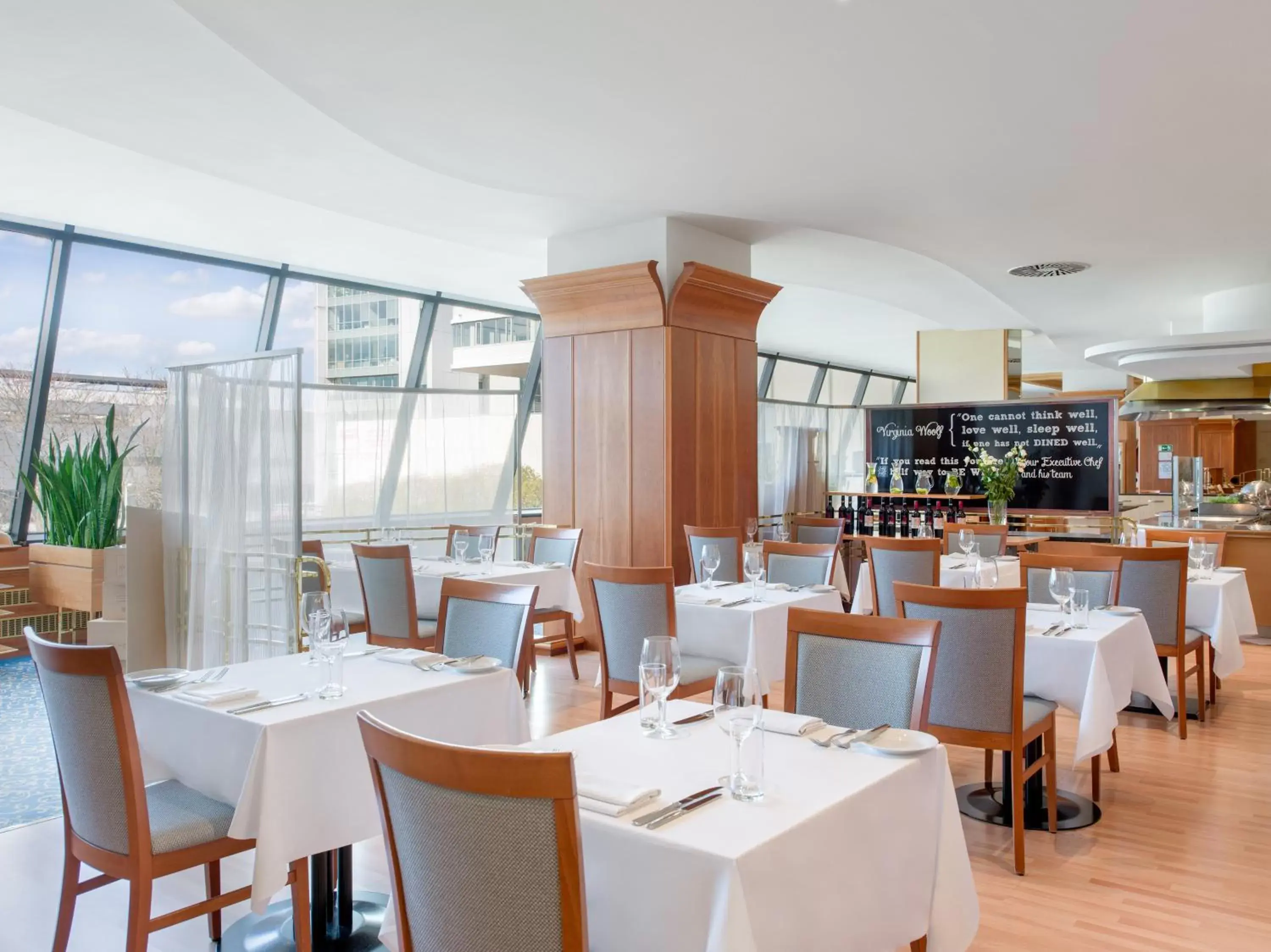 Restaurant/Places to Eat in Panorama Hotel Prague
