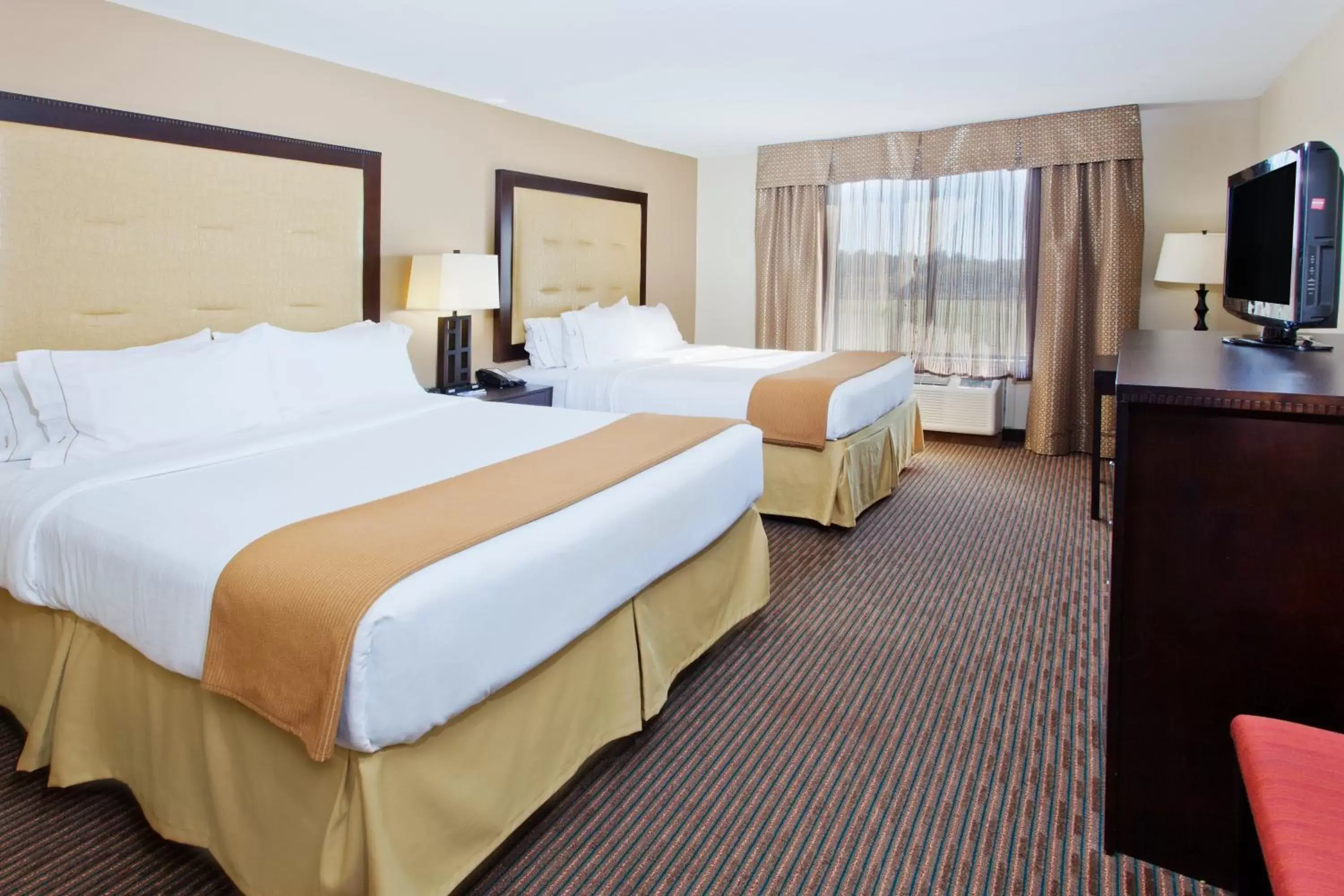 Photo of the whole room, Bed in Holiday Inn Express Hotel & Suites Cordele North by IHG Photo of the whole room, Bed in Holiday Inn Express Hotel & Suites Cordele North by IHG