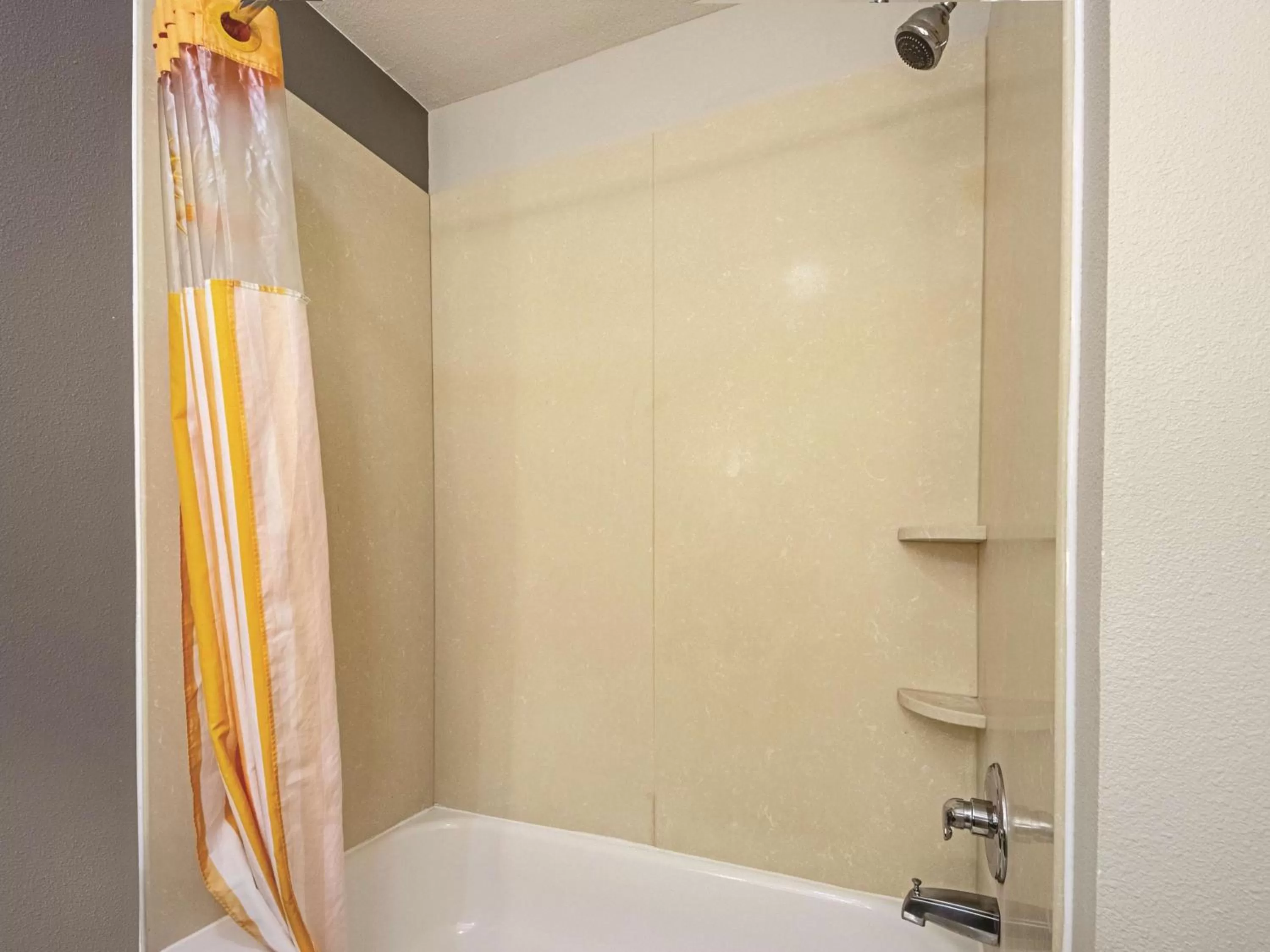 Photo of the whole room in La Quinta by Wyndham McKinney