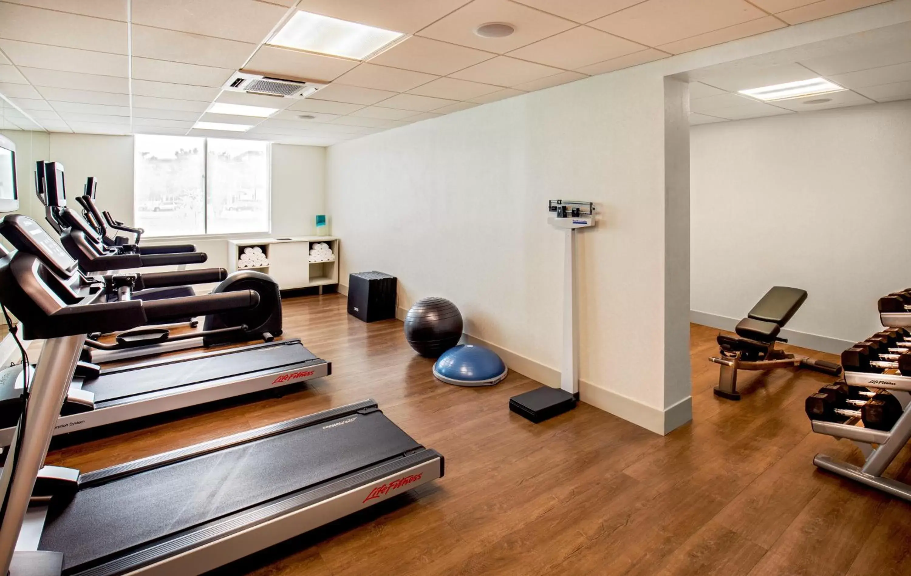 Spa and wellness centre/facilities, Fitness Center/Facilities in Holiday Inn Express Chesapeake - Norfolk, an IHG Hotel