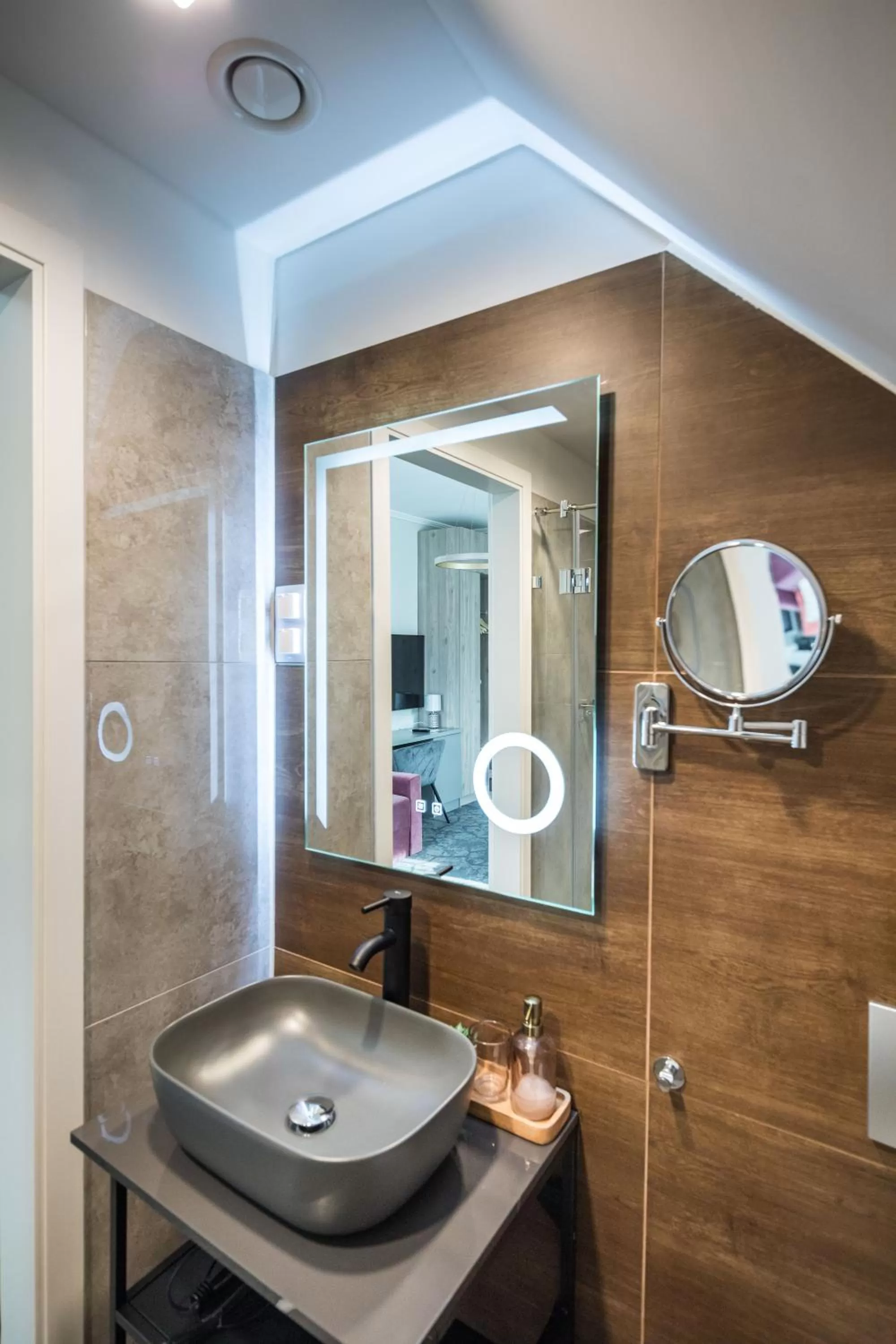 Shower in Villa Bérc