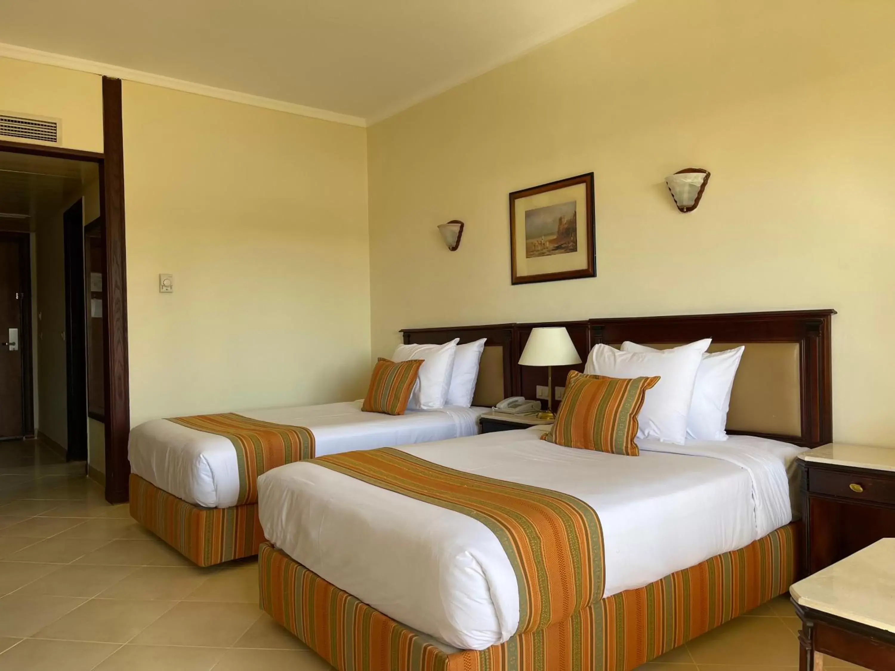 Photo of the whole room, Bed in Grand Oasis Resort