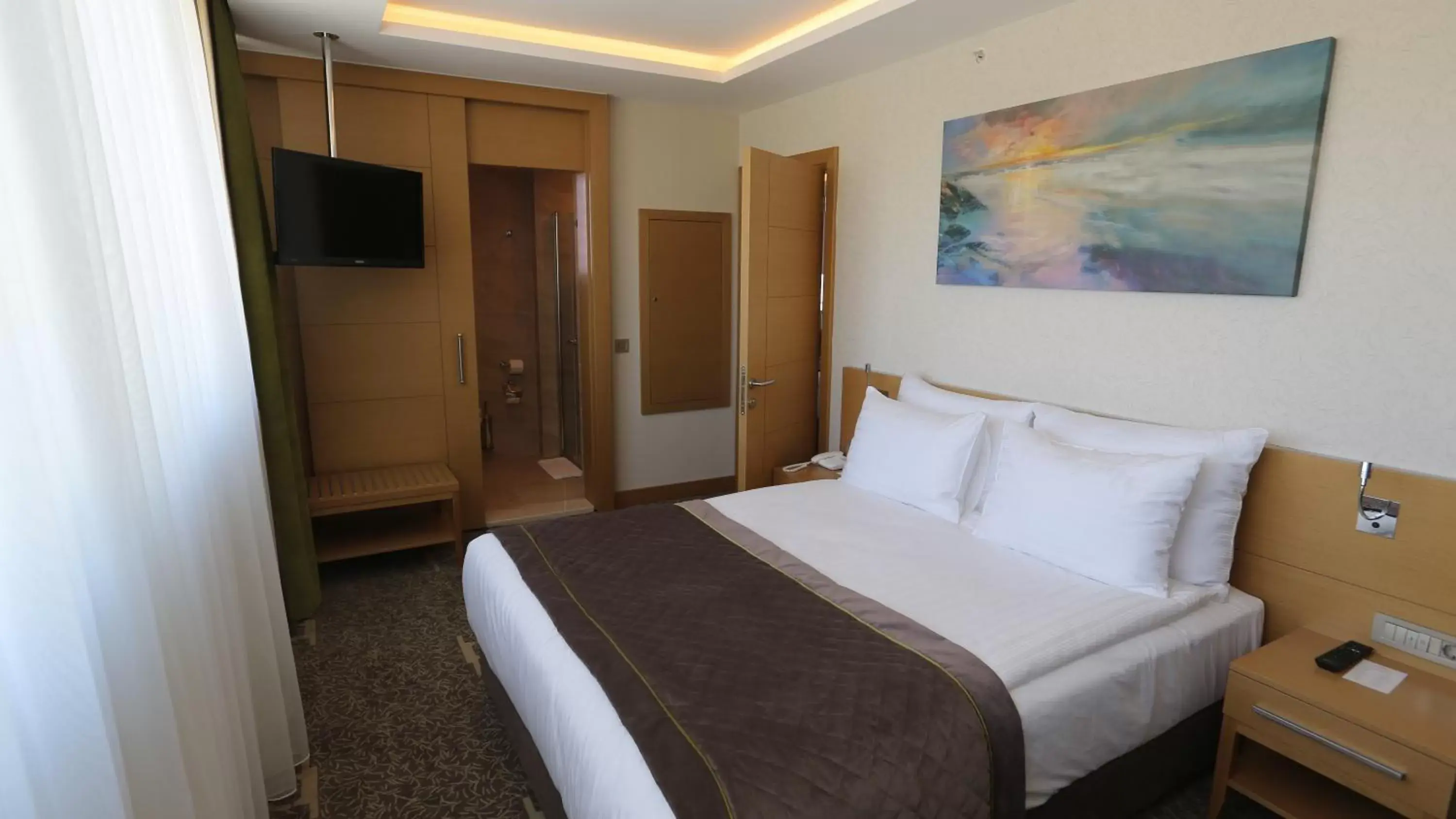 Photo of the whole room, Bed in Ramada By Wyndham Bursa Cekirge Thermal & Spa