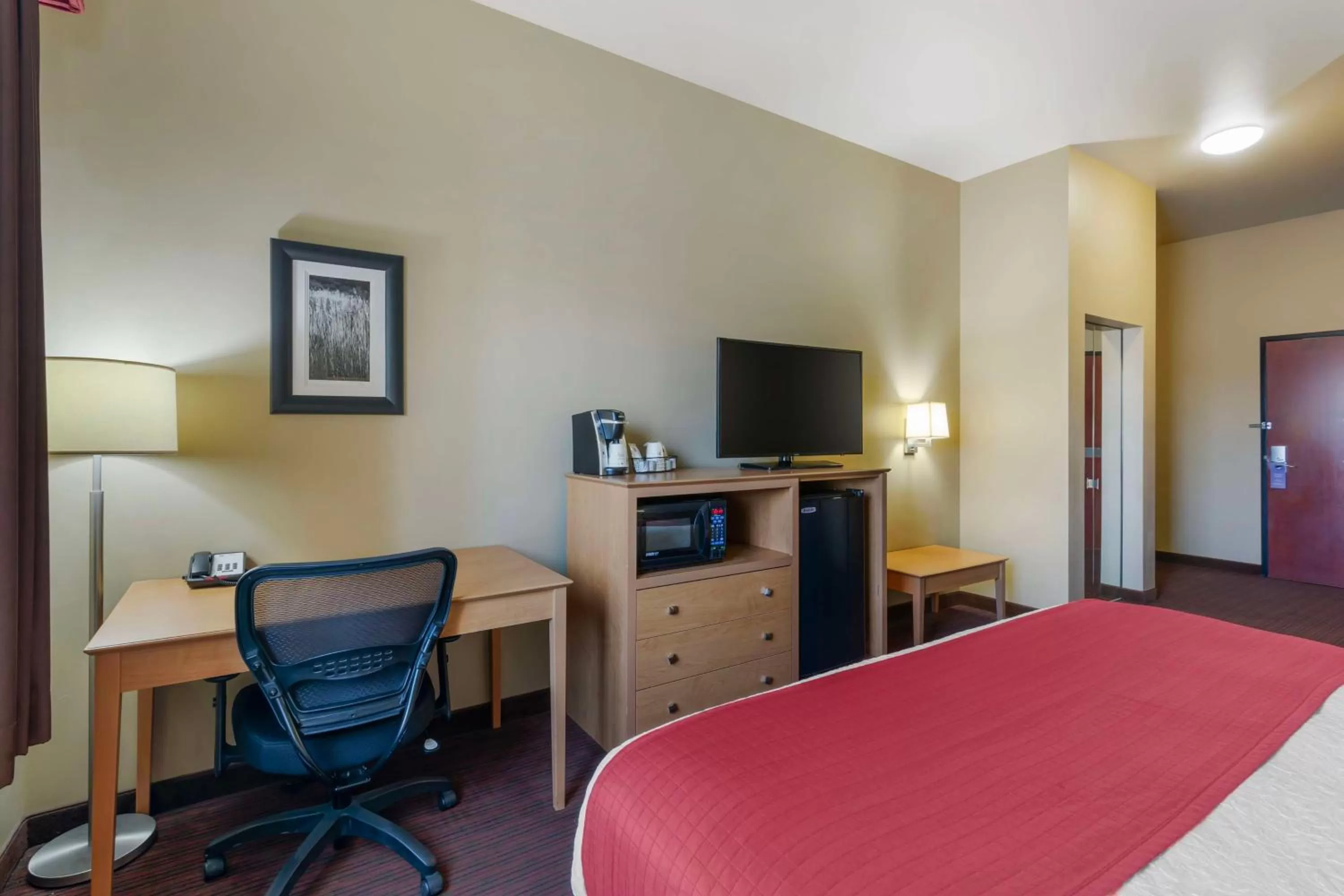 Bedroom, Bed in Best Western Golden Prairie Inn and Suites