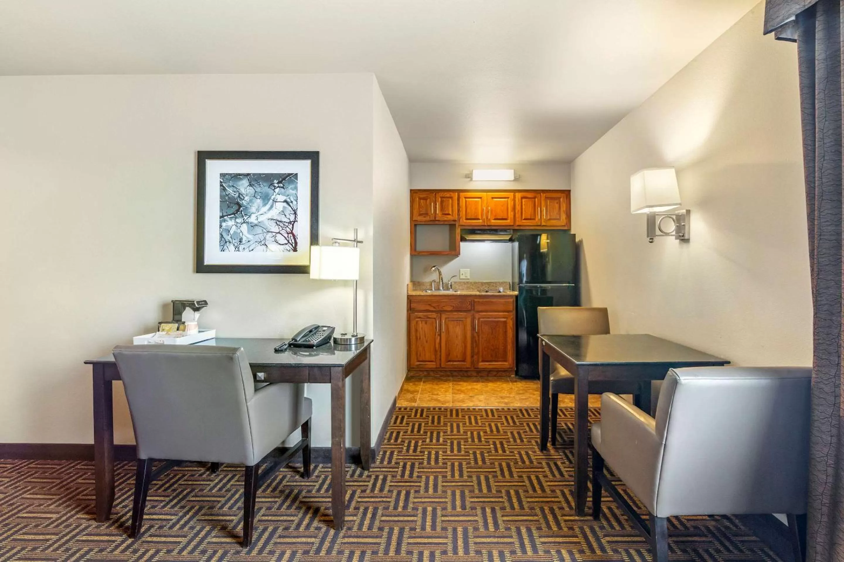 Photo of the whole room in Sonesta Essential Minot