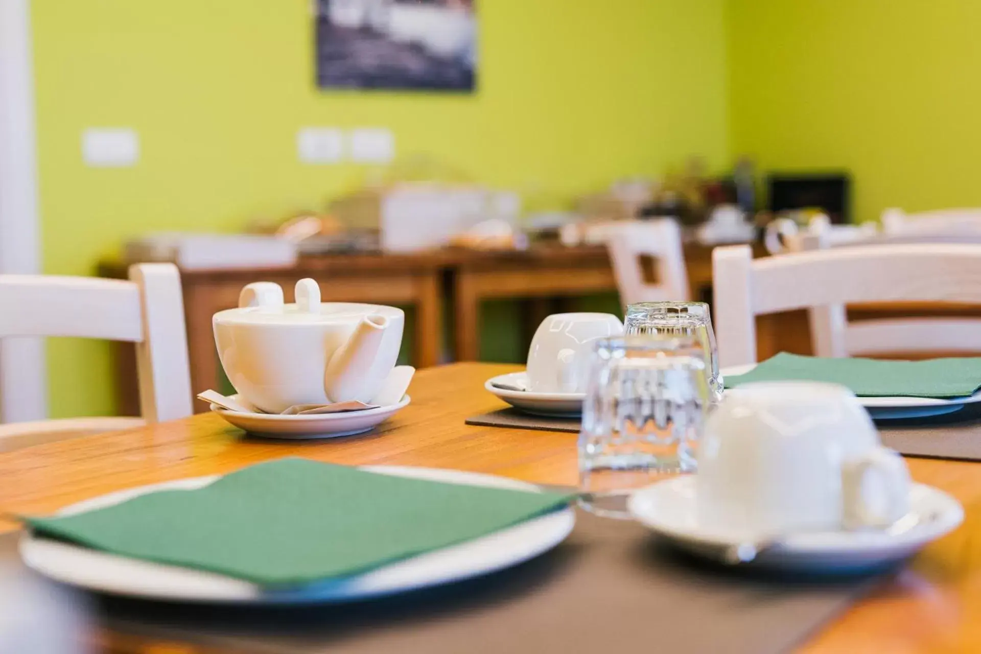 Coffee/tea facilities, Restaurant/Places to Eat in La Tenuta di Santo Stefano Agri Resort & Spa