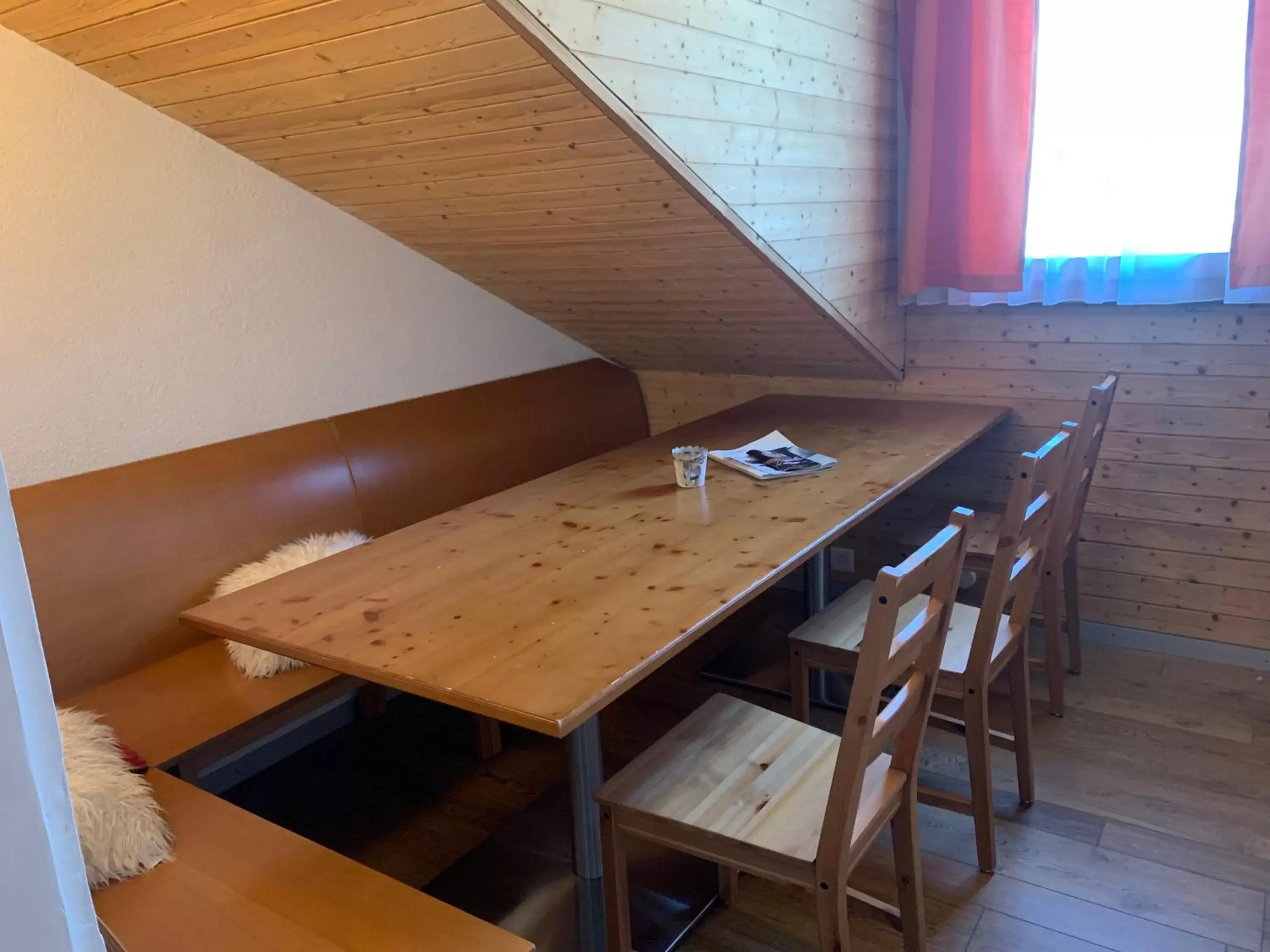 Dining Area in Hotel Belmont