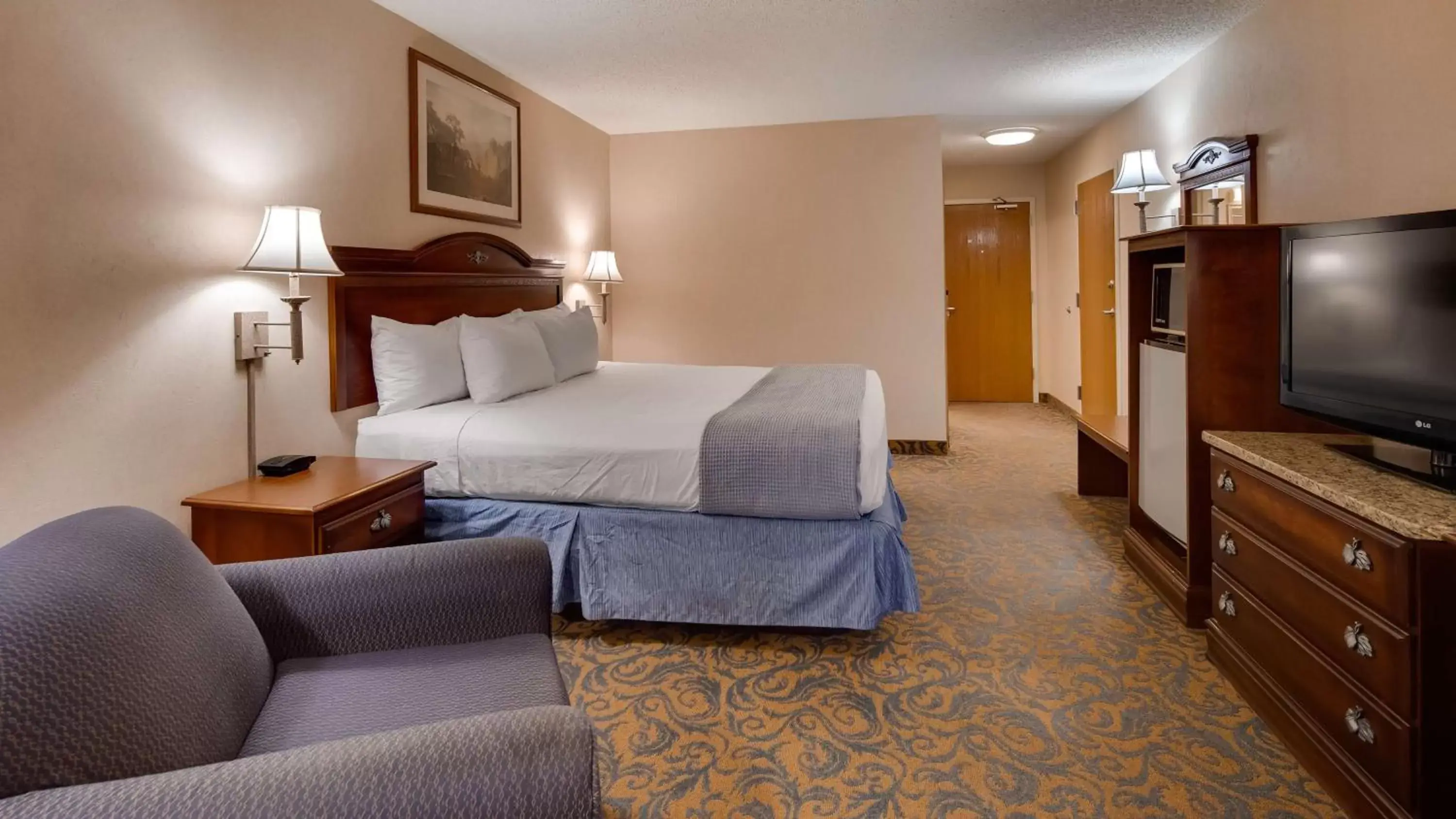 Photo of the whole room, Bed in SureStay Plus Hotel by Best Western Cheyenne