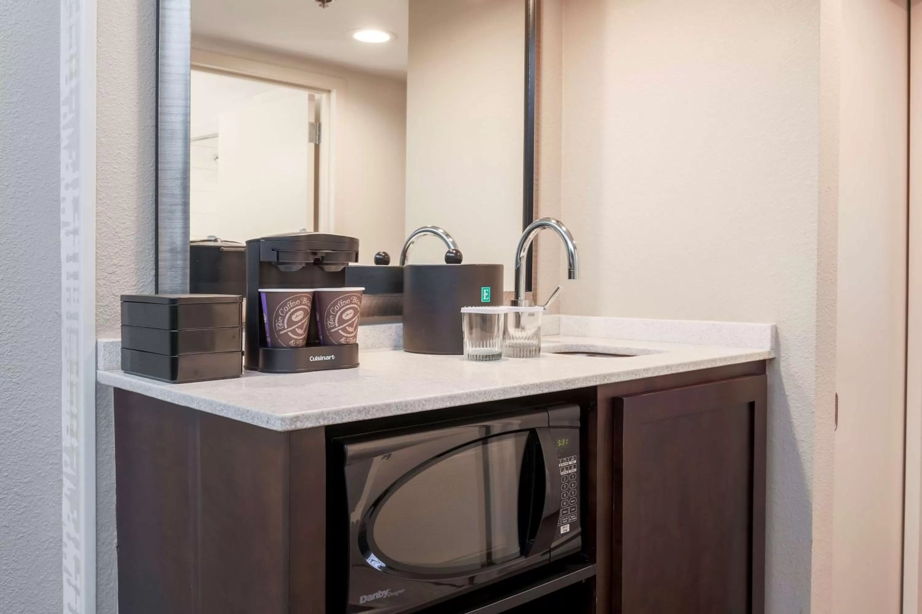 Kitchen or kitchenette in Embassy Suites by Hilton Dallas-Love Field