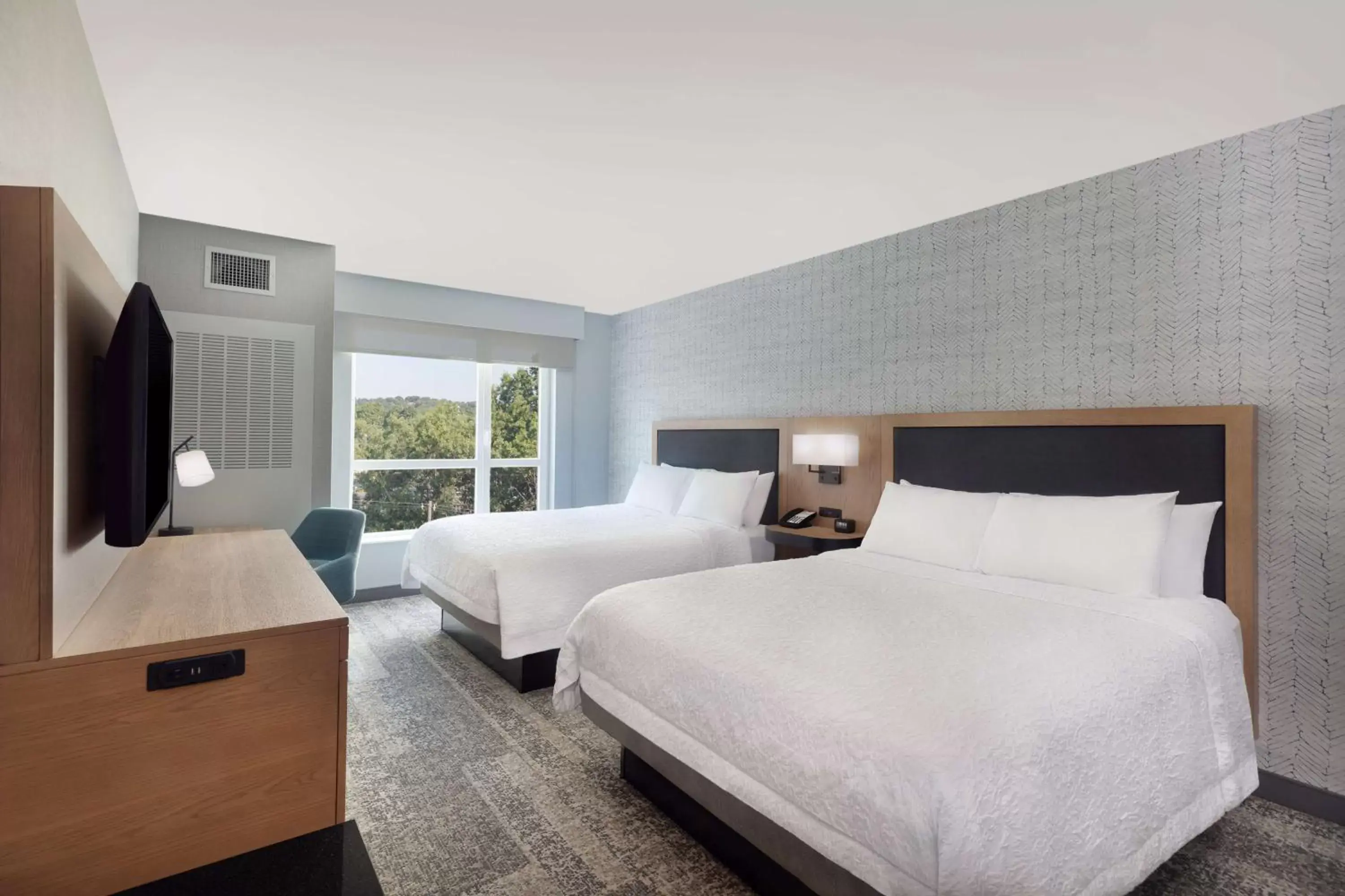 Bed in Hampton Inn & Suites Watertown Boston, Ma