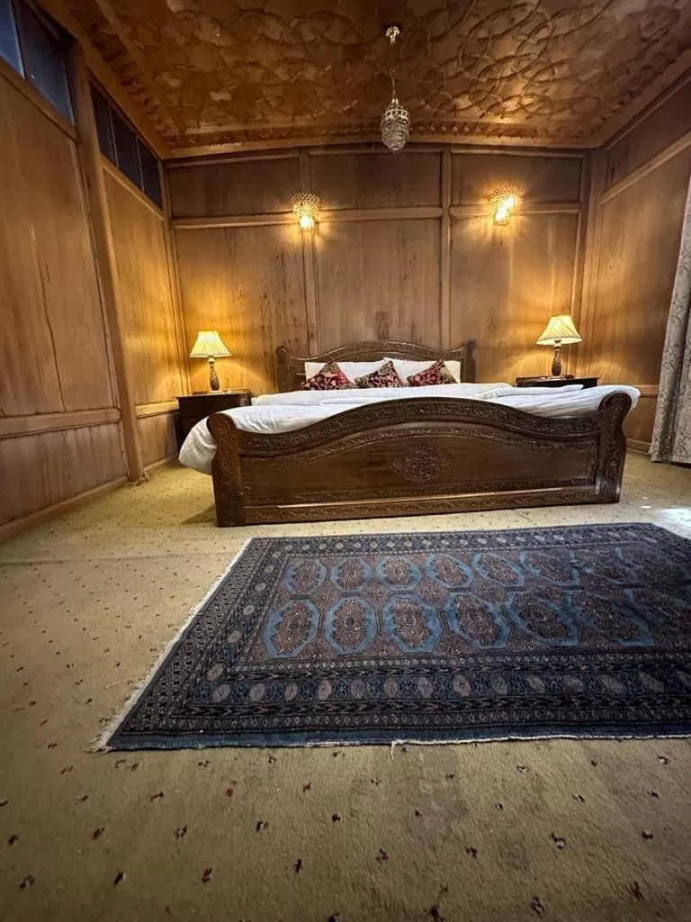 Bed in Nazneen Group Of Houseboats