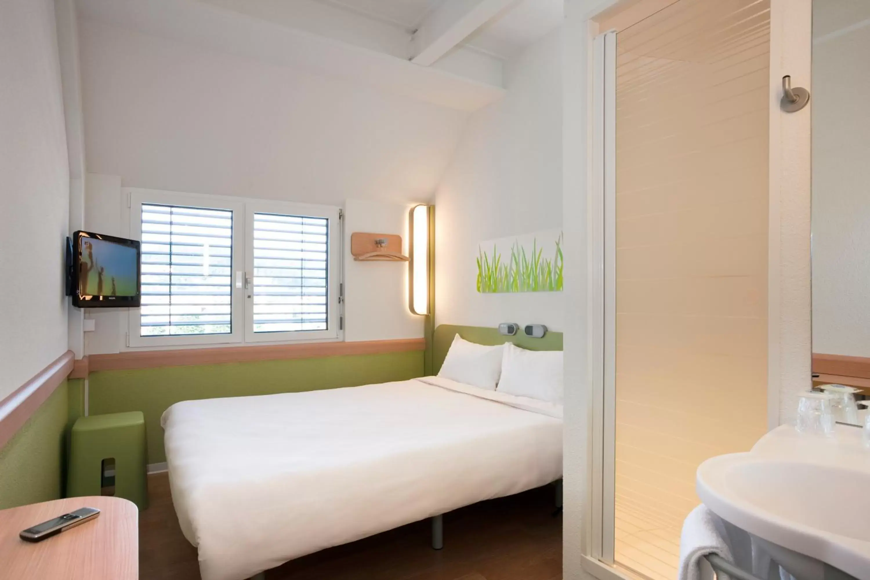Photo of the whole room, Bed in ibis budget Basel City