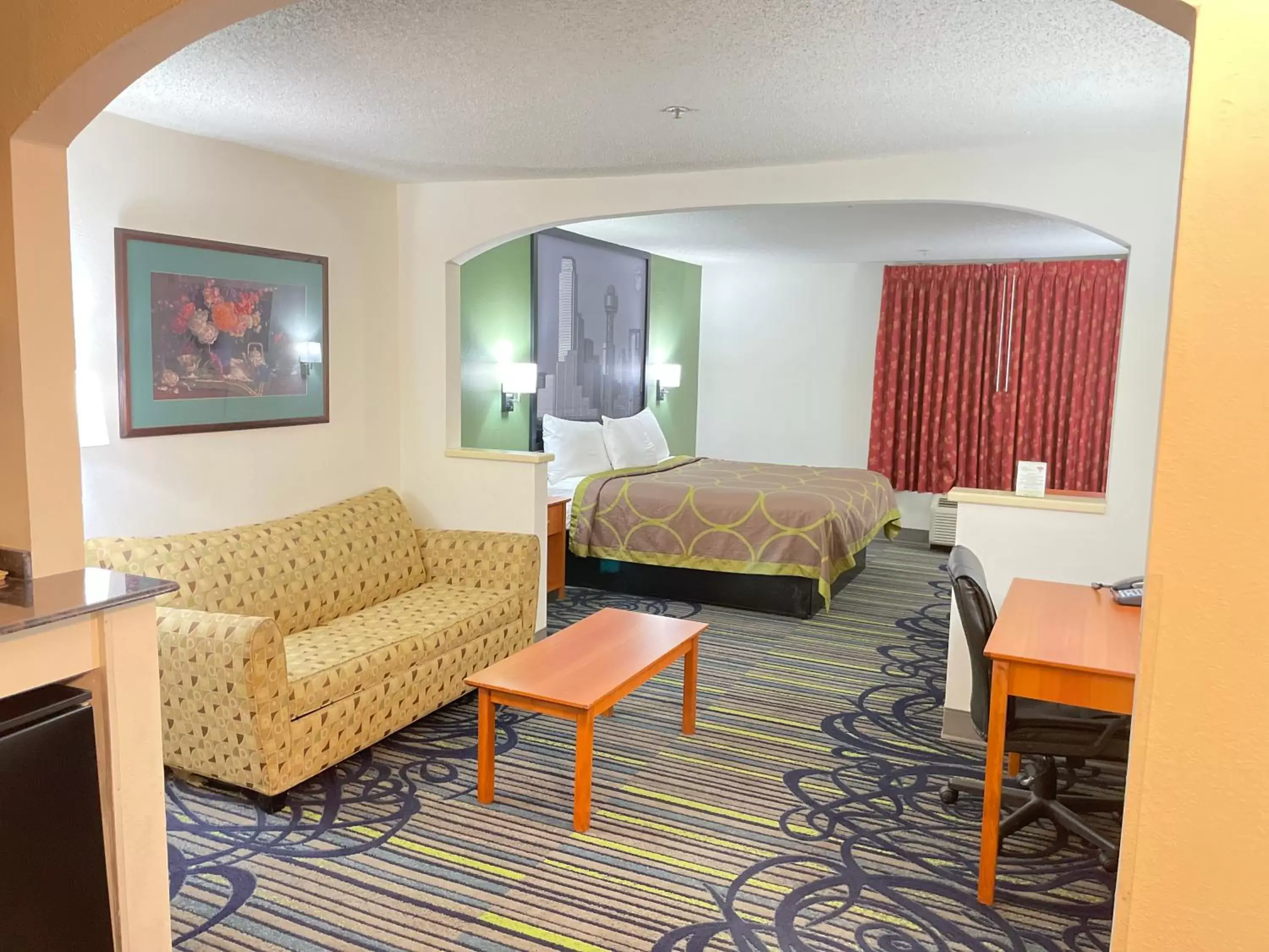 Photo of the whole room, Seating Area in Super 8 by Wyndham Fort Worth Downtown South