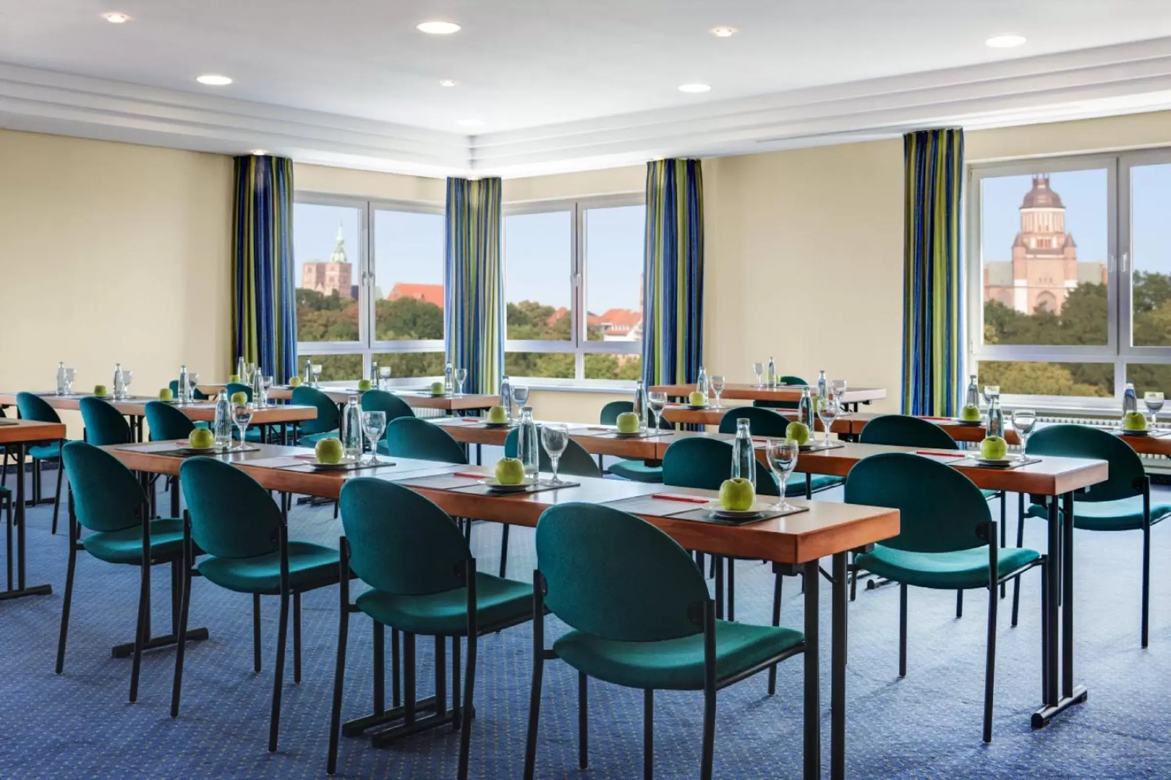 Meeting/conference room, Restaurant/Places to Eat in IntercityHotel Stralsund