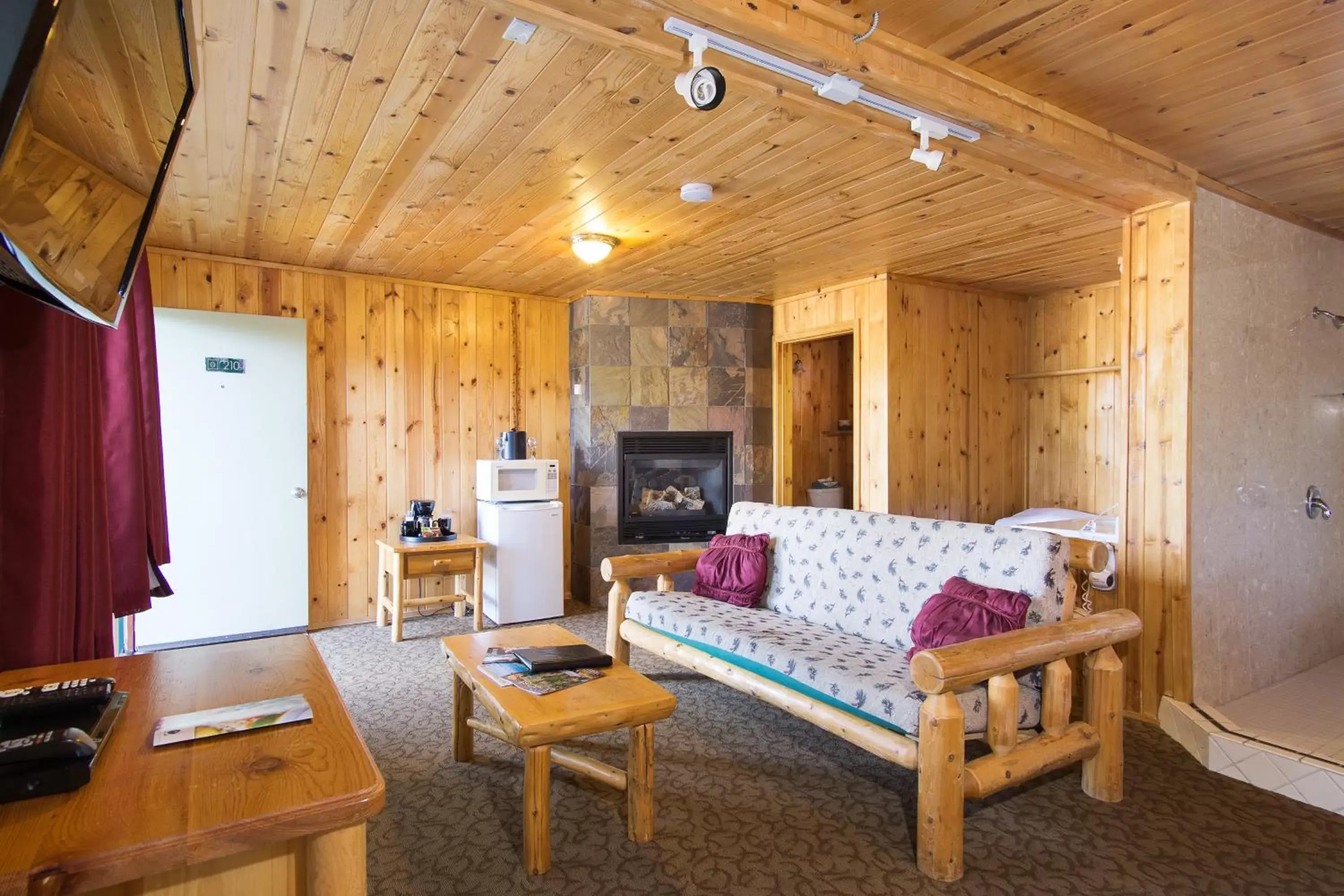 Living room, Seating Area in Secrets Inn Lake Tahoe