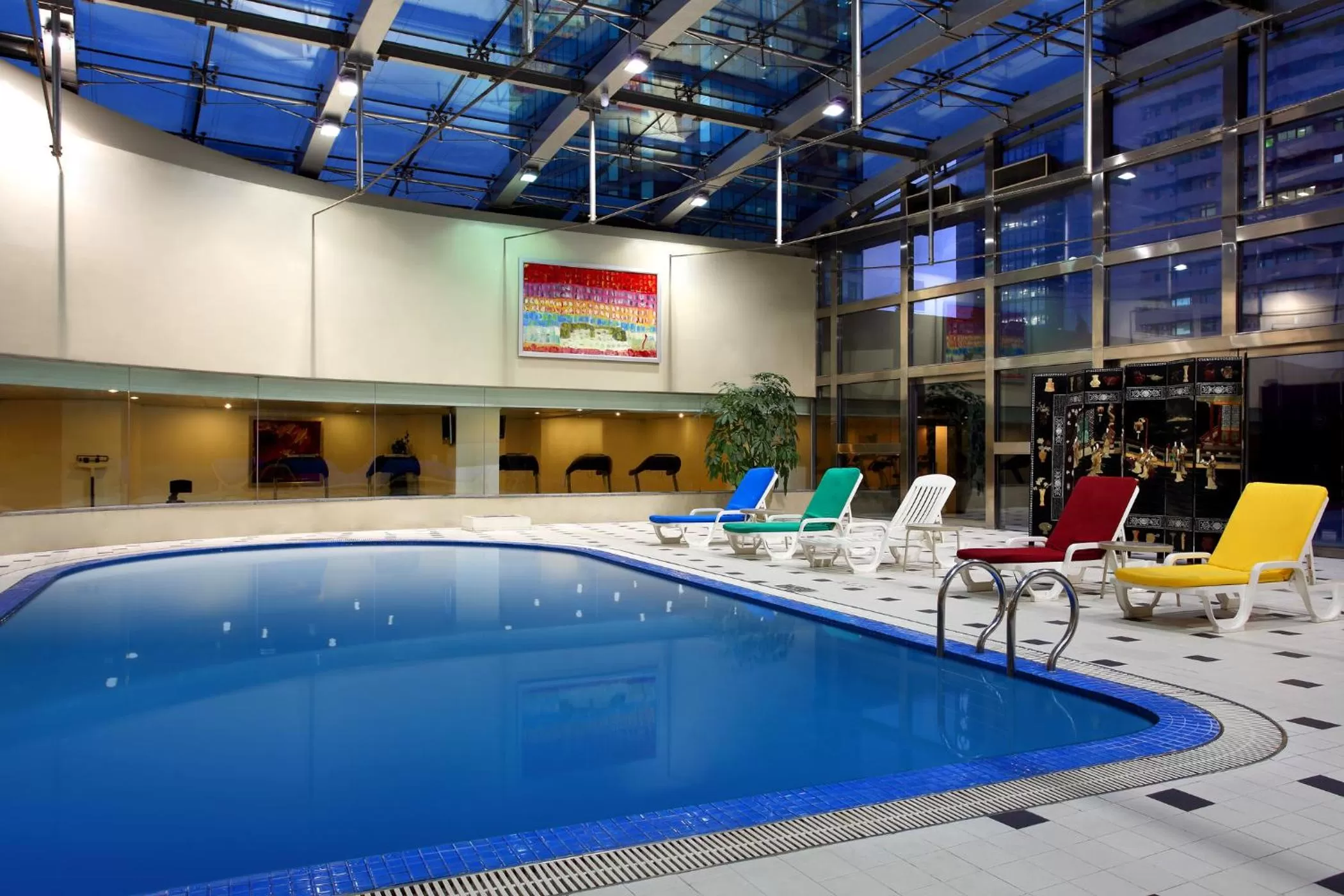 Swimming pool in Hongqiao Jin Jiang Hotel (Formerly Sheraton Shanghai Hongqiao Hotel)