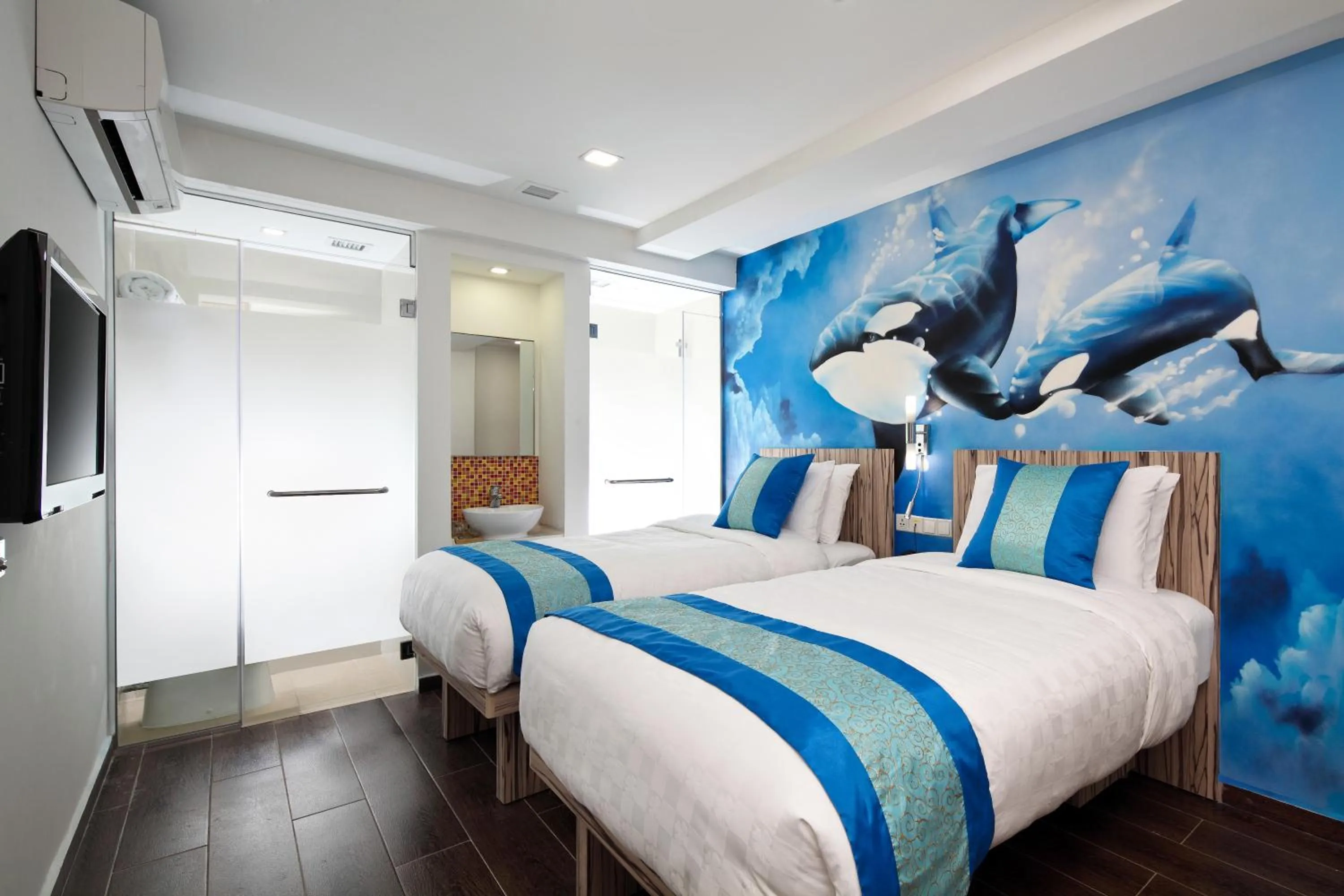 Photo of the whole room, Bed in Hotel Clover The Arts