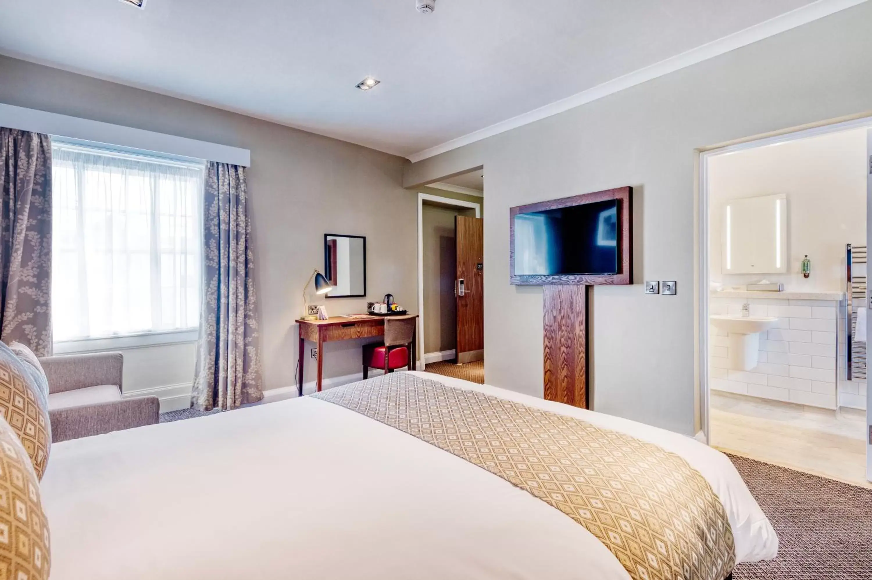 TV and multimedia, Bed in Toby Carvery Edinburgh West by Innkeeper's Collection