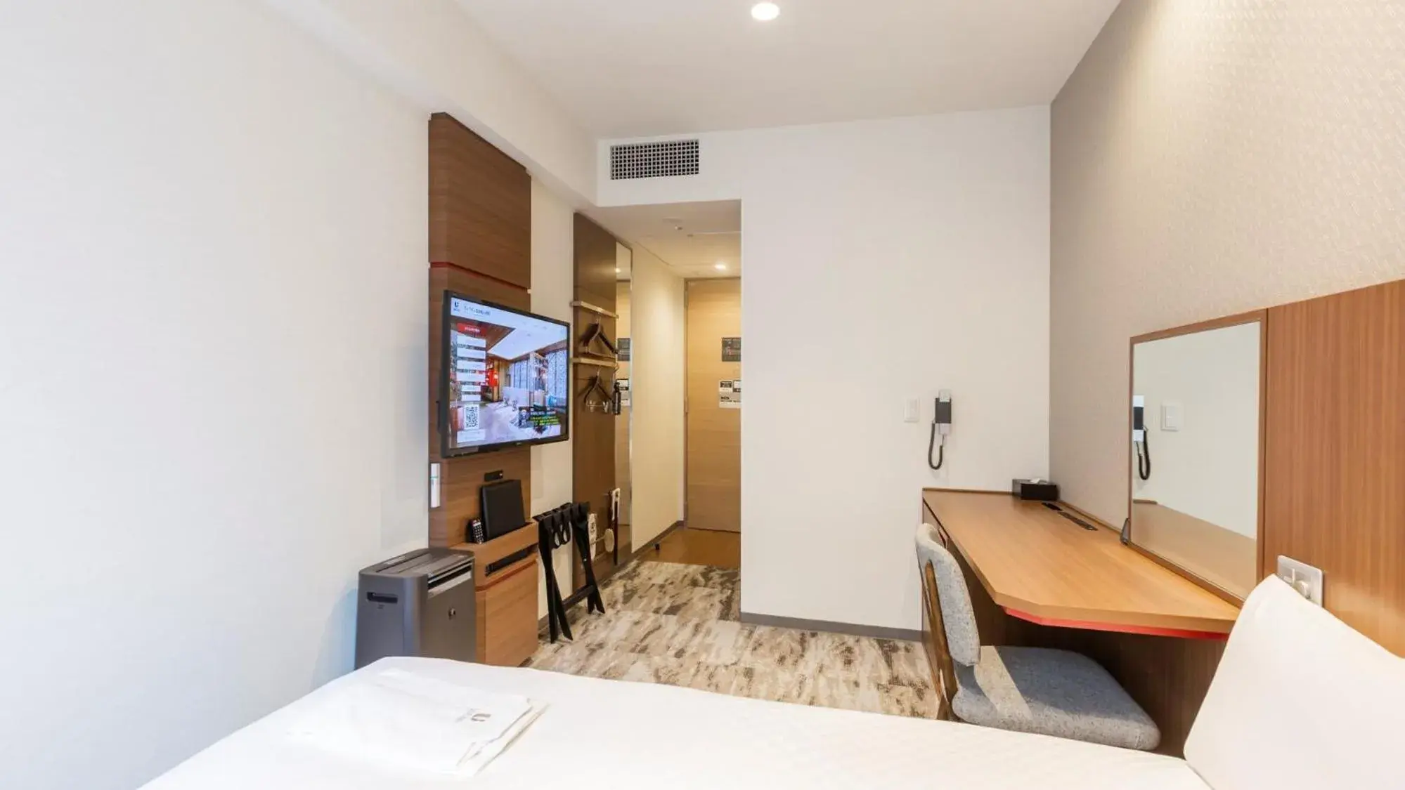 TV and multimedia, Bed in Via Inn Prime Nihonbashi Ningyocho TV and multimedia, Bed in Via Inn Prime Nihonbashi Ningyocho