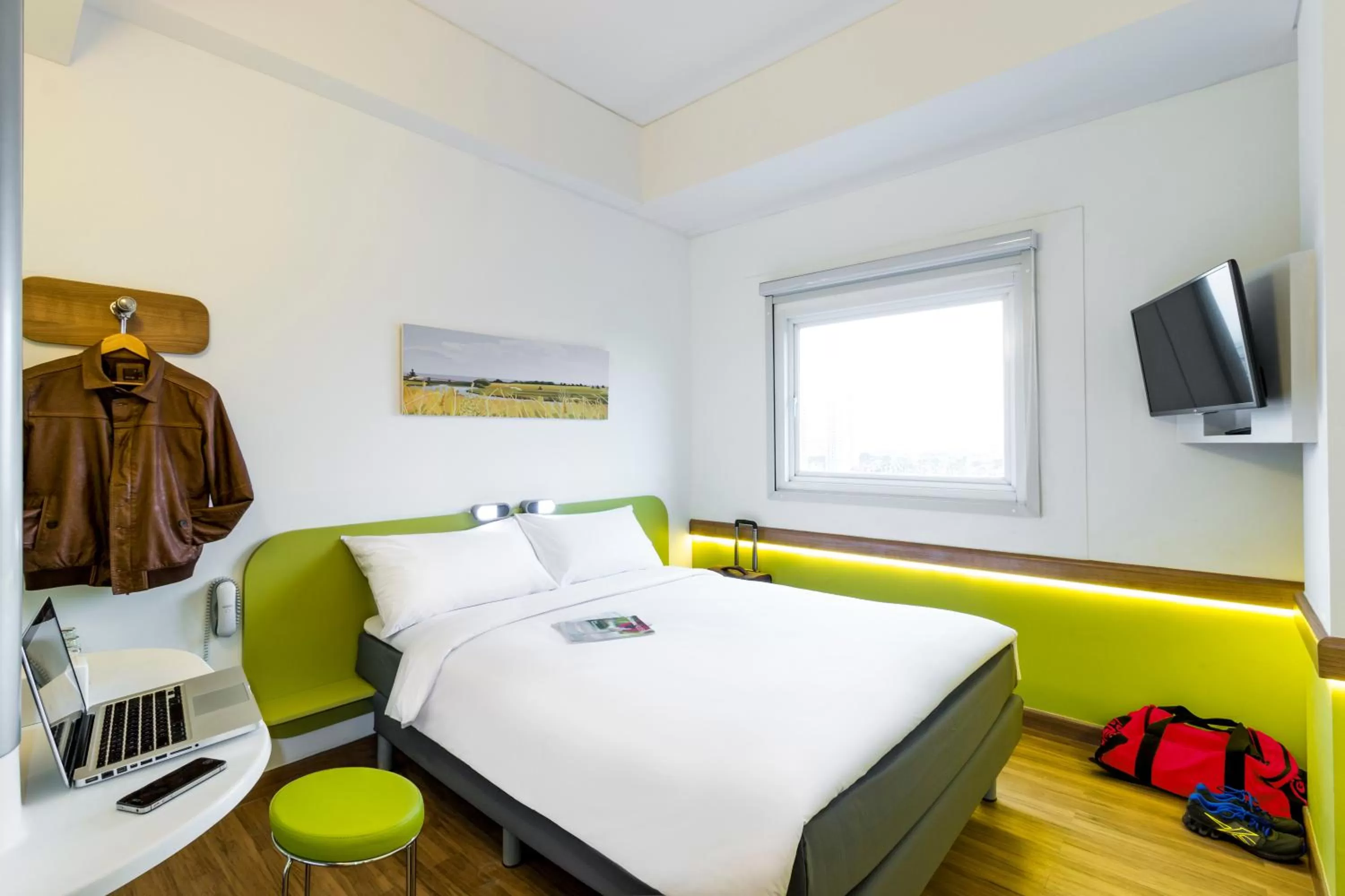 Photo of the whole room, Bed in Deka Hotel Surabaya HR Muhammad