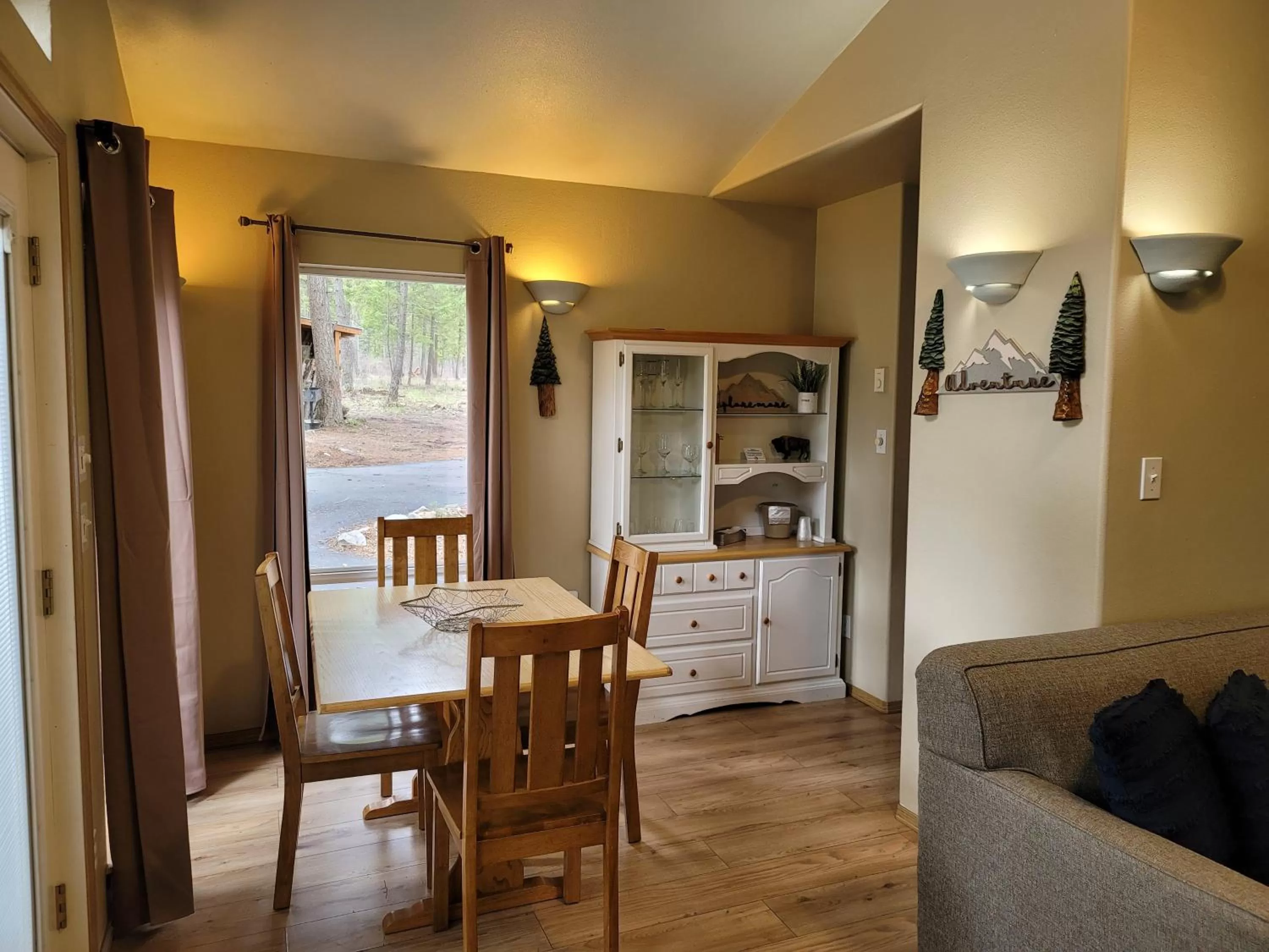 Riverfront Motel & Cabins