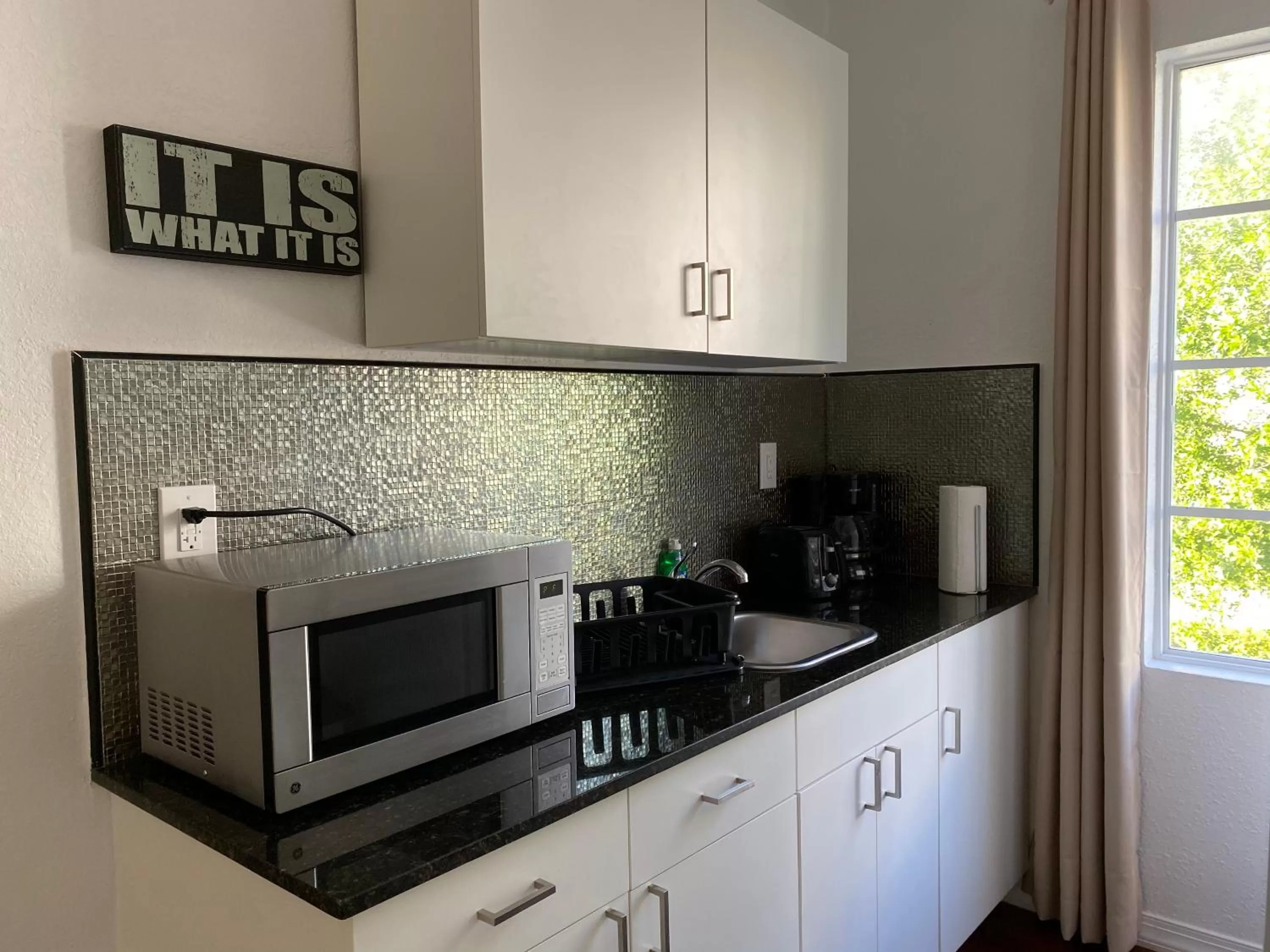 Coffee/tea facilities in Harding Boutique Apartments