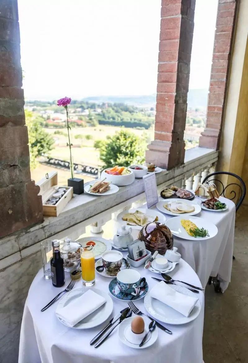 Breakfast in Hotel Villa La Bollina