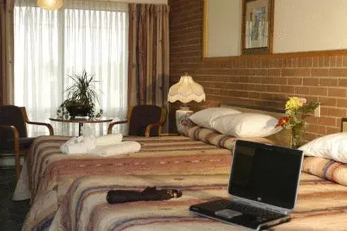 Bed in Motel Du Chevalier