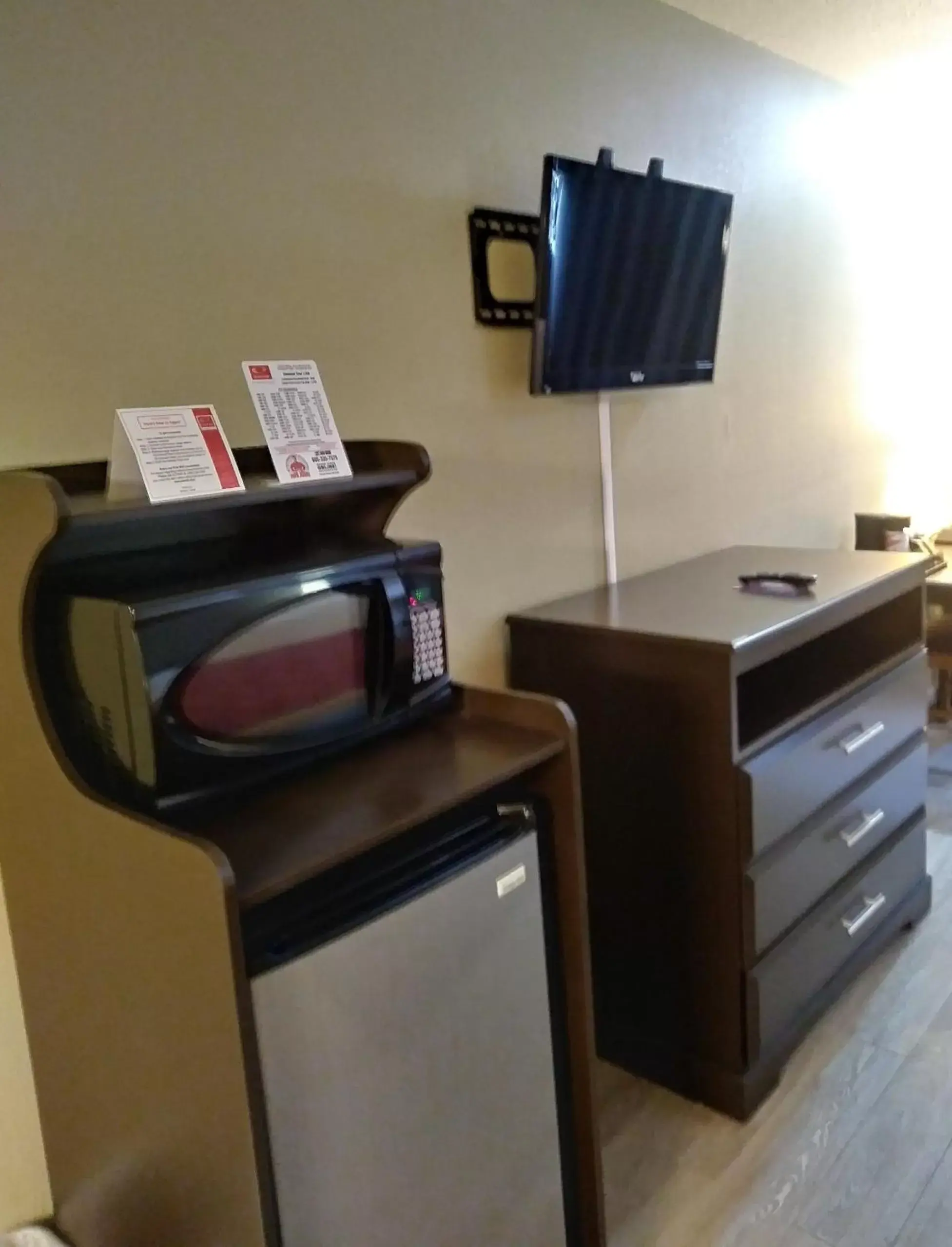 King Room - Non-Smoking in Econo Lodge North Sioux Falls