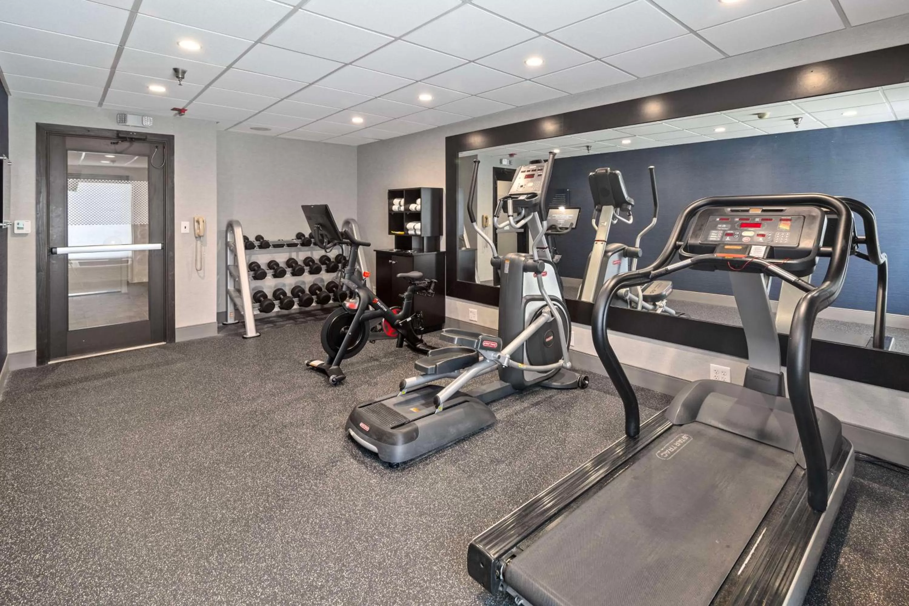Fitness centre/facilities in Hampton Inn Atlanta-Woodstock
