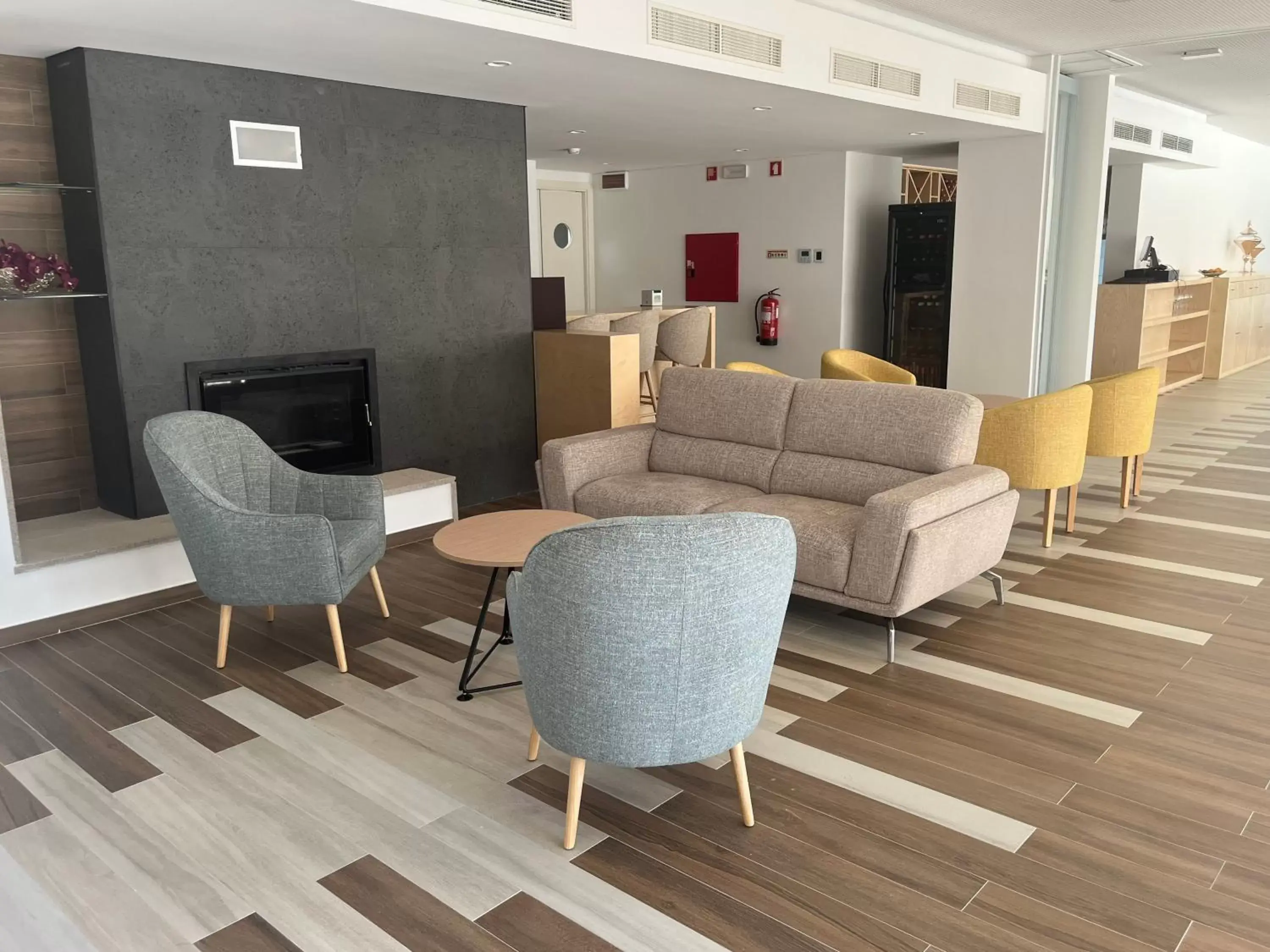 Communal lounge/ TV room, Lobby/Reception in Rupestre Arts Hotel Ródão