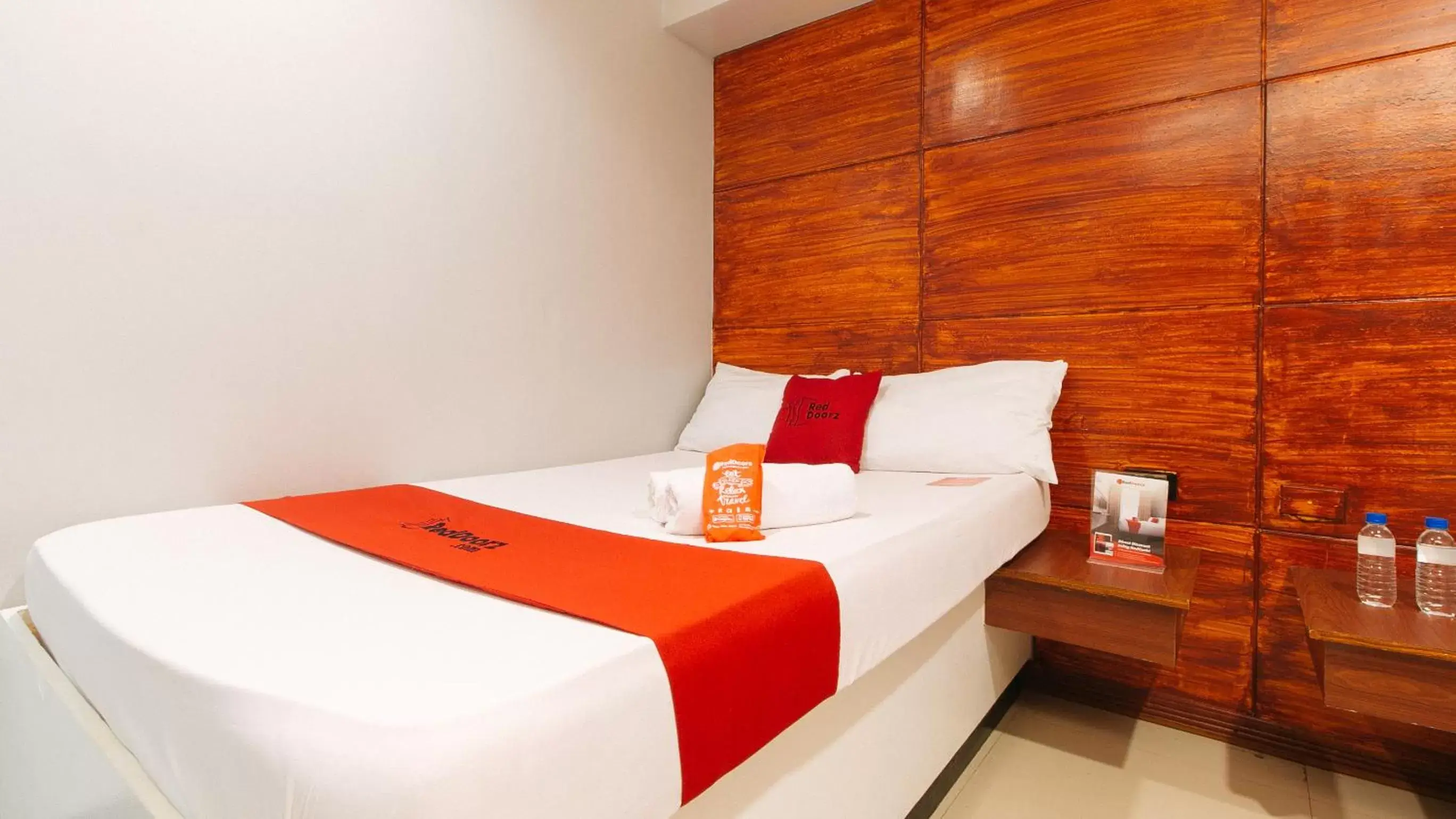 Bed in RedDoorz near Bambang Station