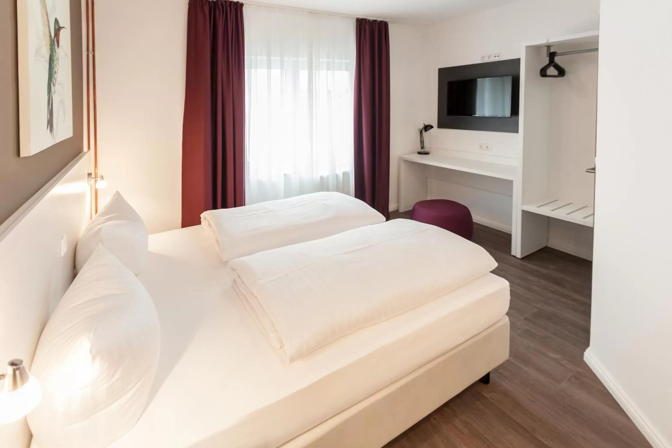 Photo of the whole room, Bed in Hotel West