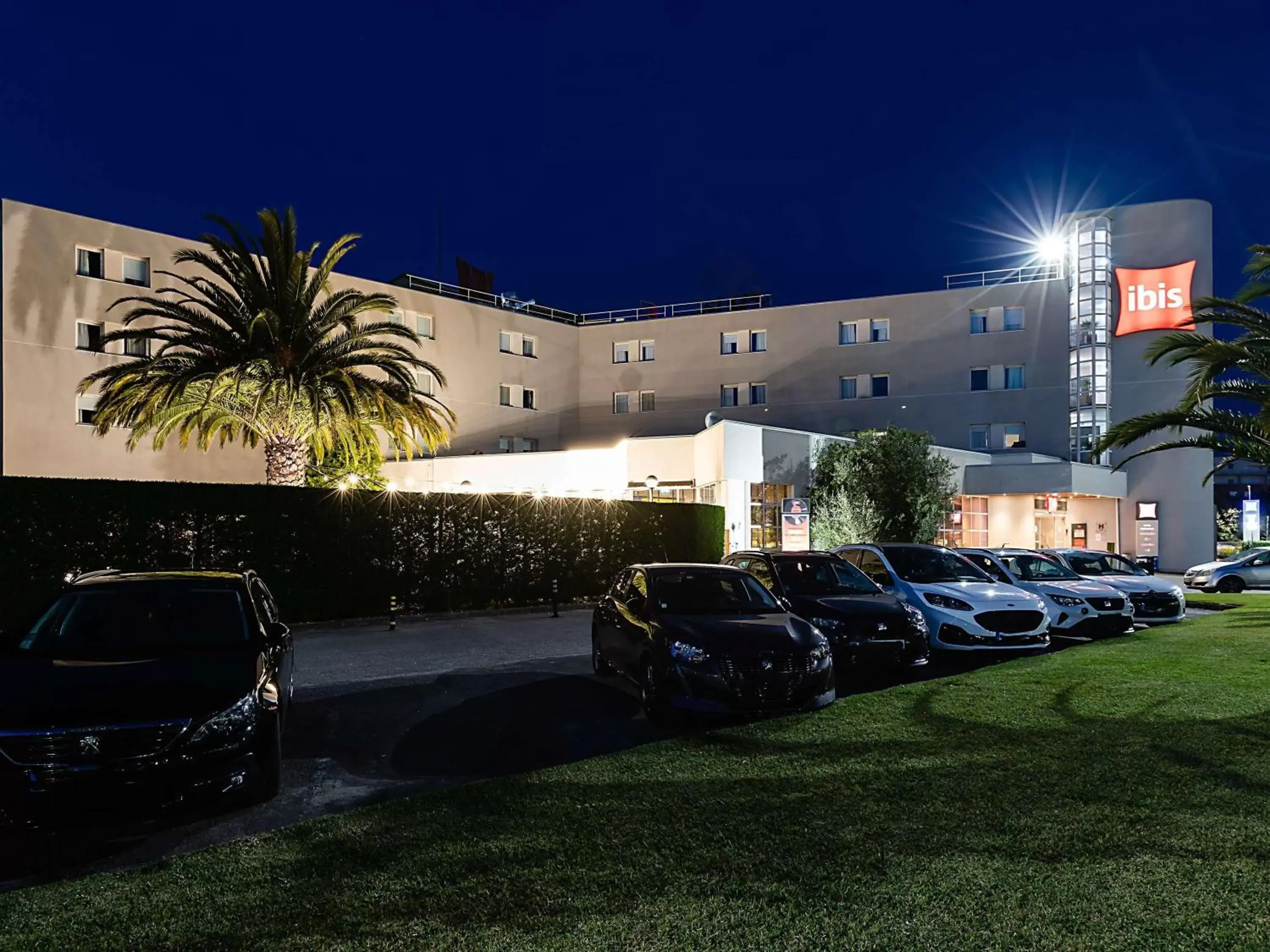 Property Building in Hotel ibis Porto Gaia