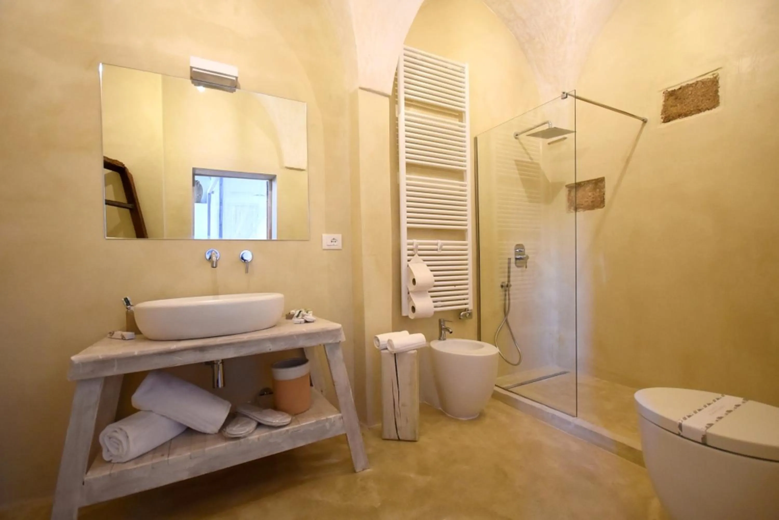 Bathroom in Palazzo Castriota