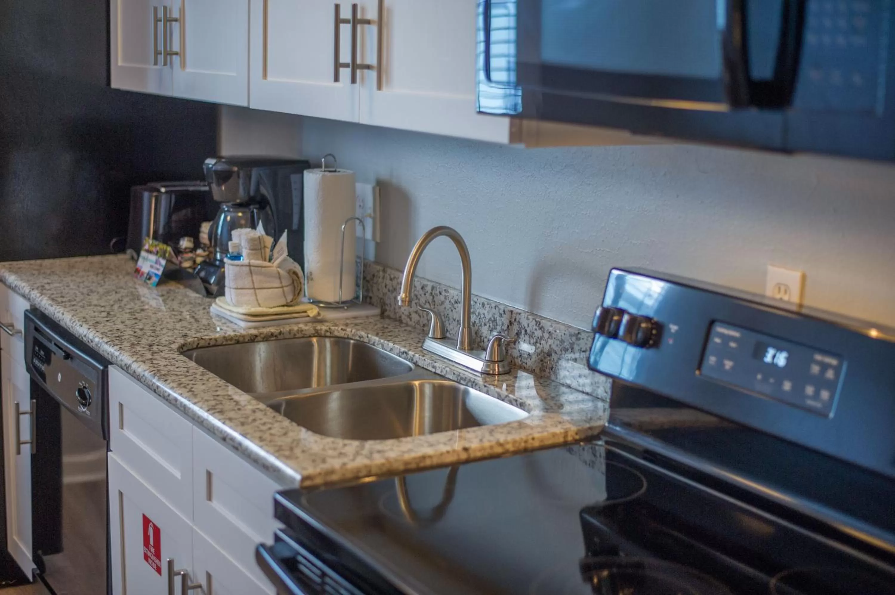 Kitchen or kitchenette, Kitchen/Kitchenette in Frenchmen Orleans at 519, Ascend Hotel Collection