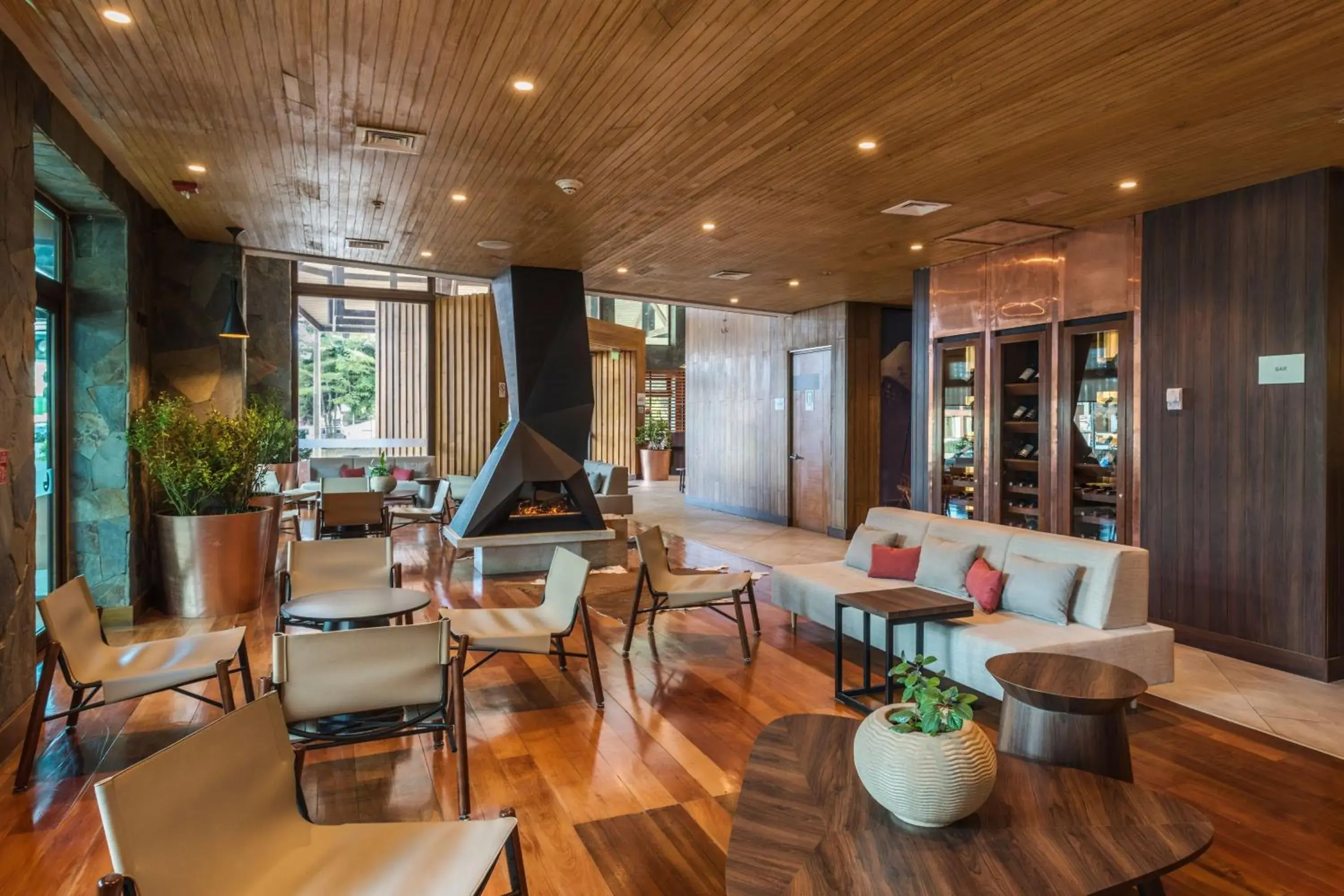 Lobby or reception, Lounge/Bar in Courtyard by Marriott Puerto Montt