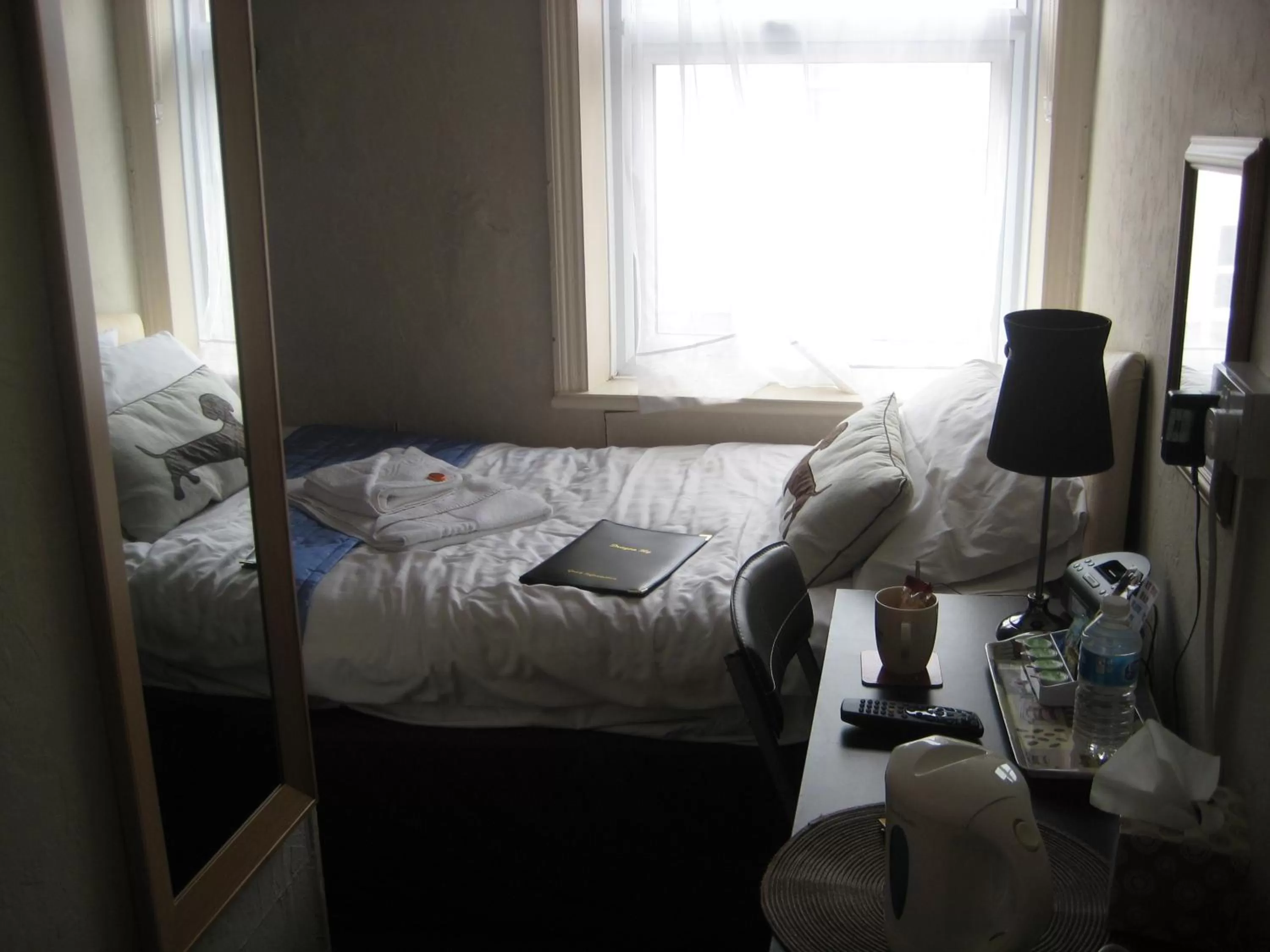 Bedroom, Bed in The Dragonfly