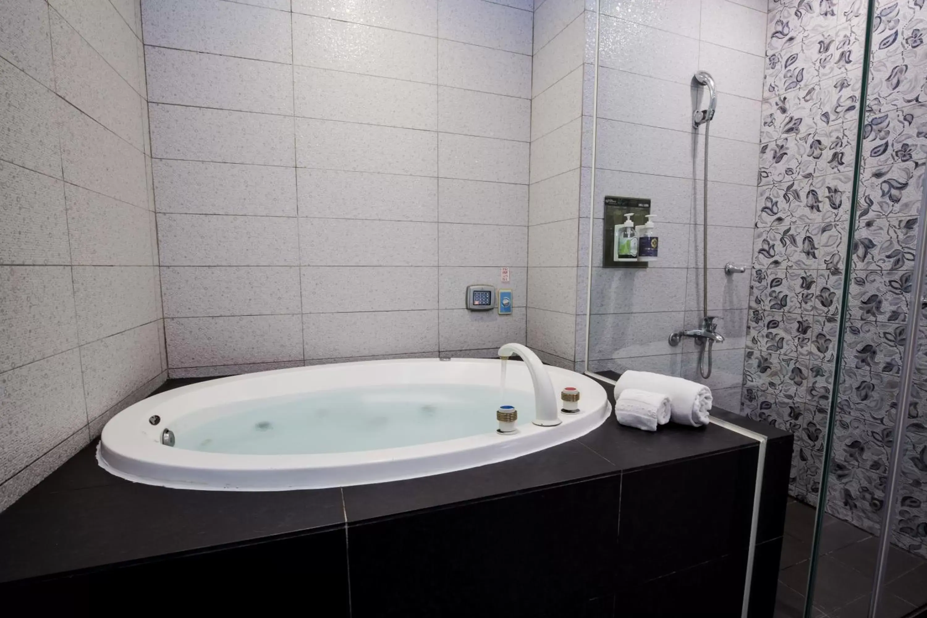 Bathroom in Duo Romance Hotel